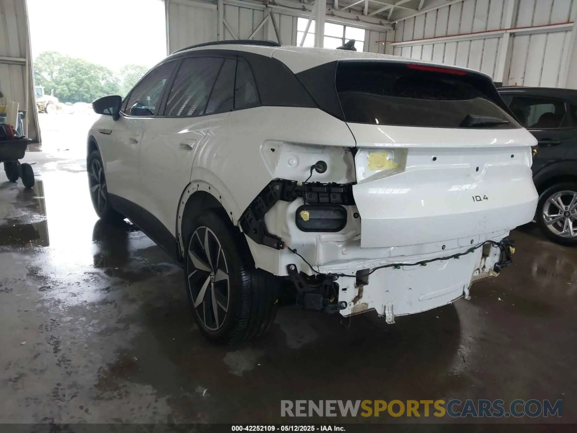 3 Photograph of a damaged car 1V2VMPE85PC043340 VOLKSWAGEN ID.4 2023