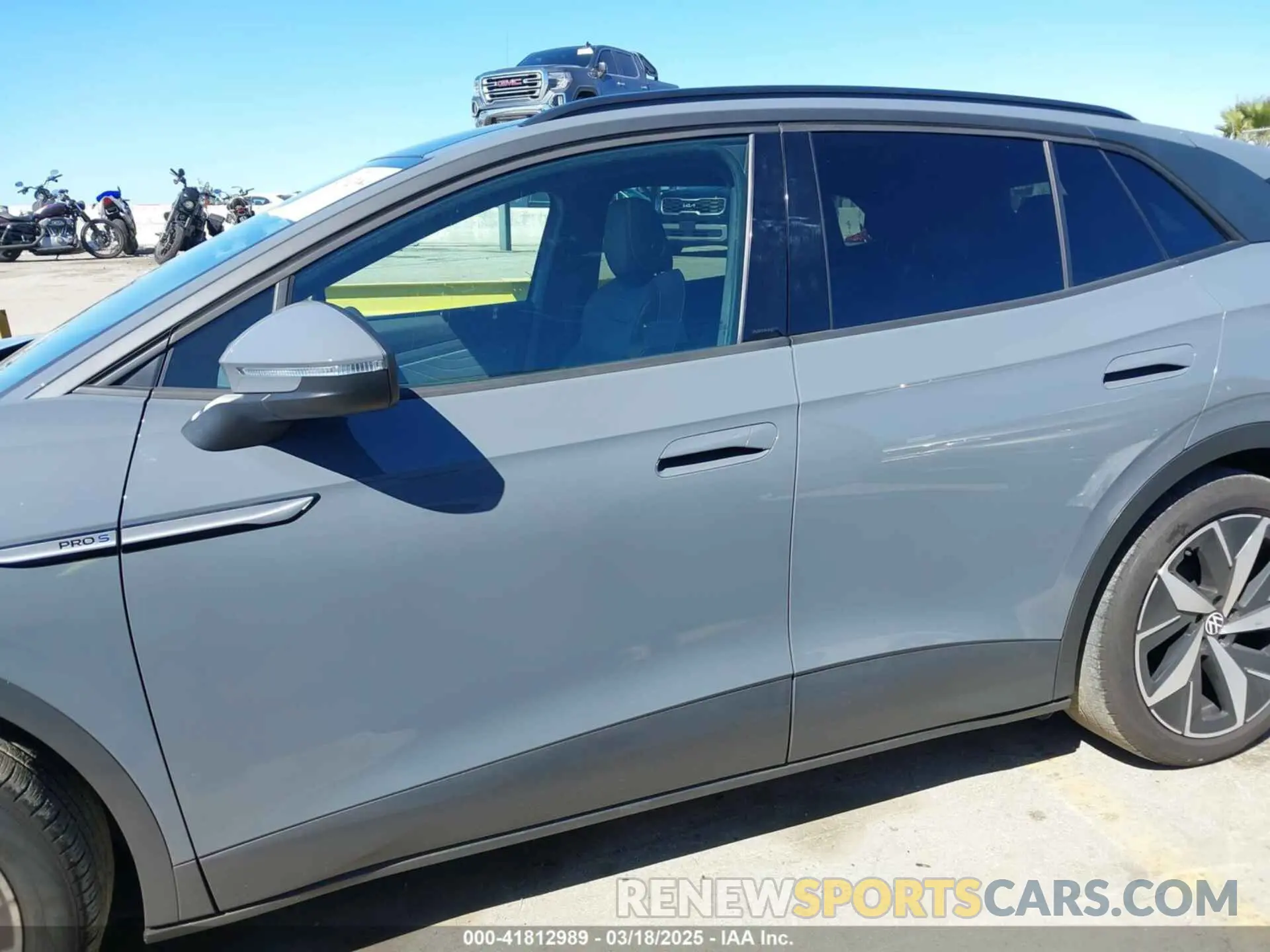 14 Photograph of a damaged car 1V2VMPE85PC046352 VOLKSWAGEN ID.4 2023