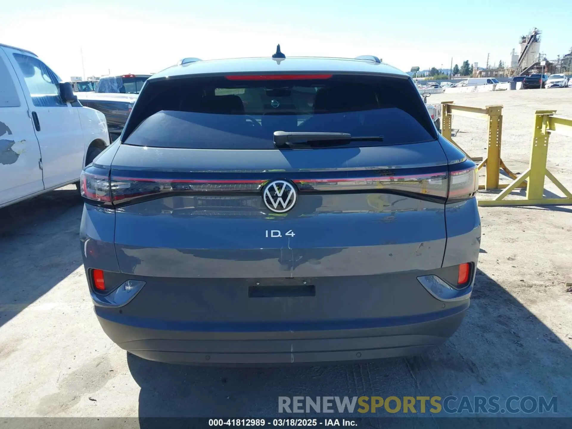 16 Photograph of a damaged car 1V2VMPE85PC046352 VOLKSWAGEN ID.4 2023