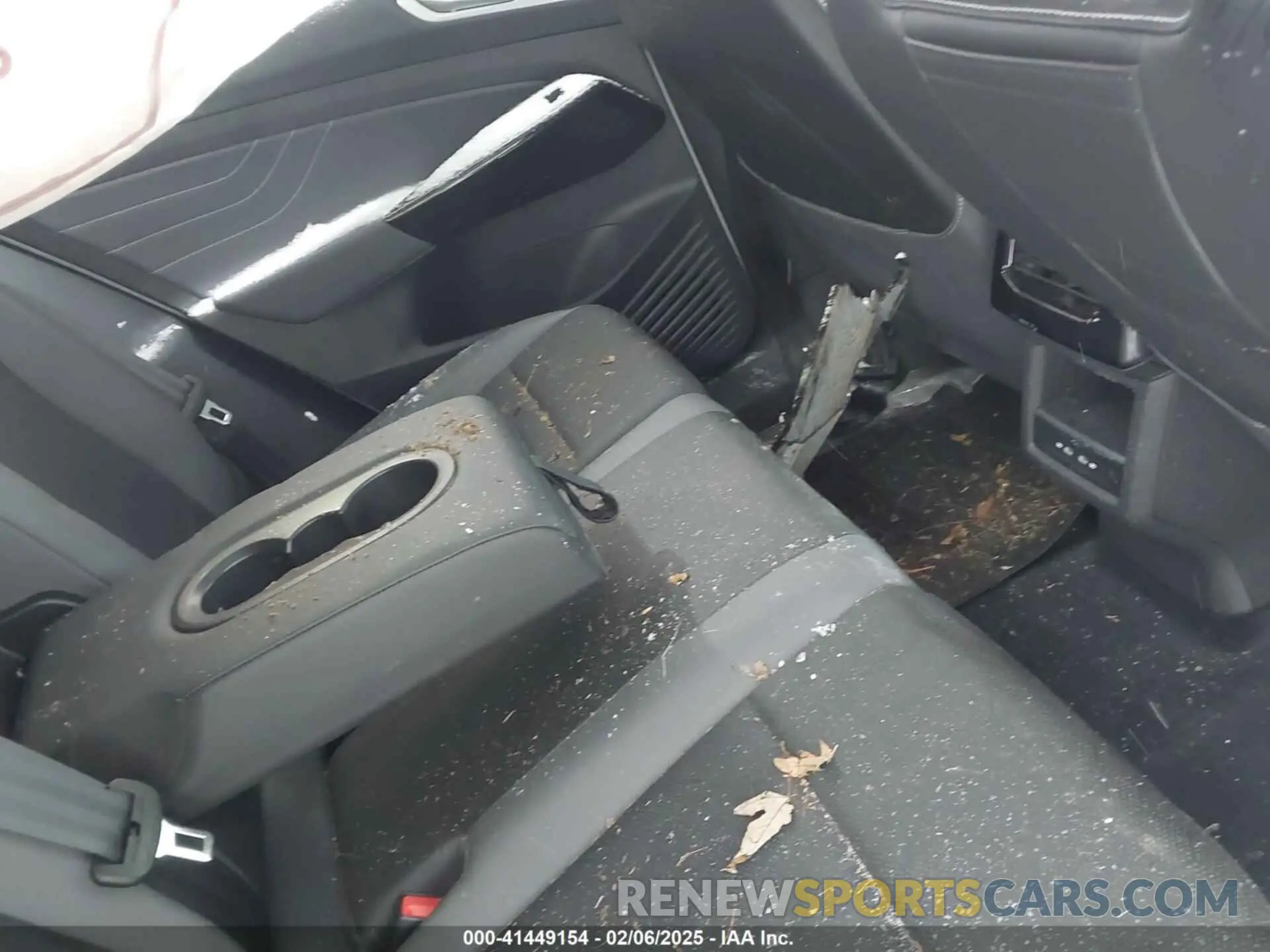 8 Photograph of a damaged car 1V2VMPE89PC022250 VOLKSWAGEN ID.4 2023