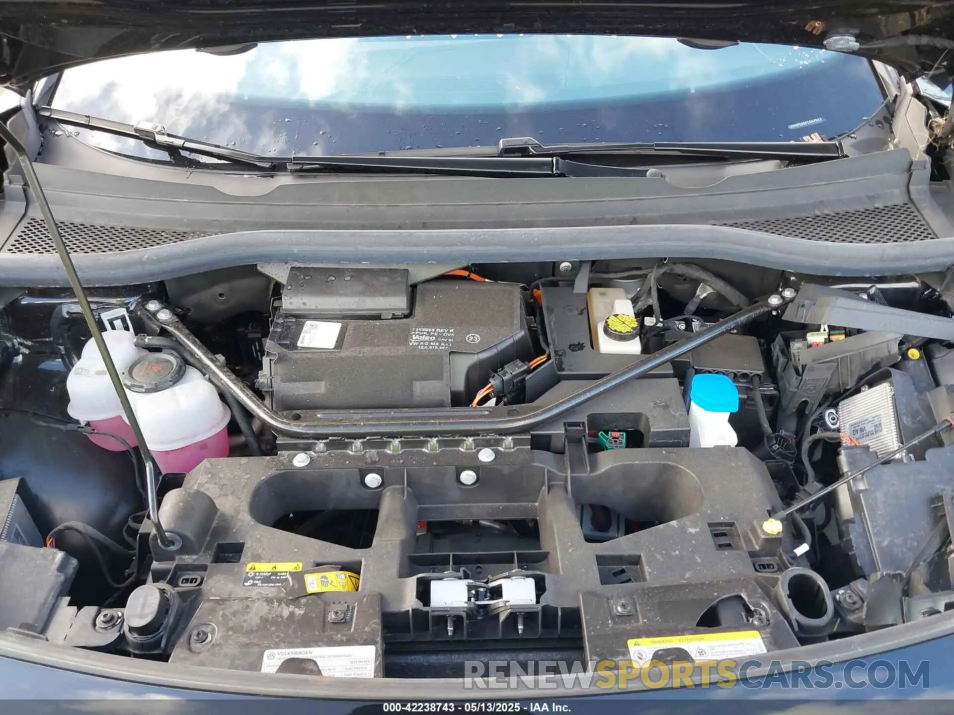 10 Photograph of a damaged car 1V2WNPE80PC044543 VOLKSWAGEN ID.4 2023