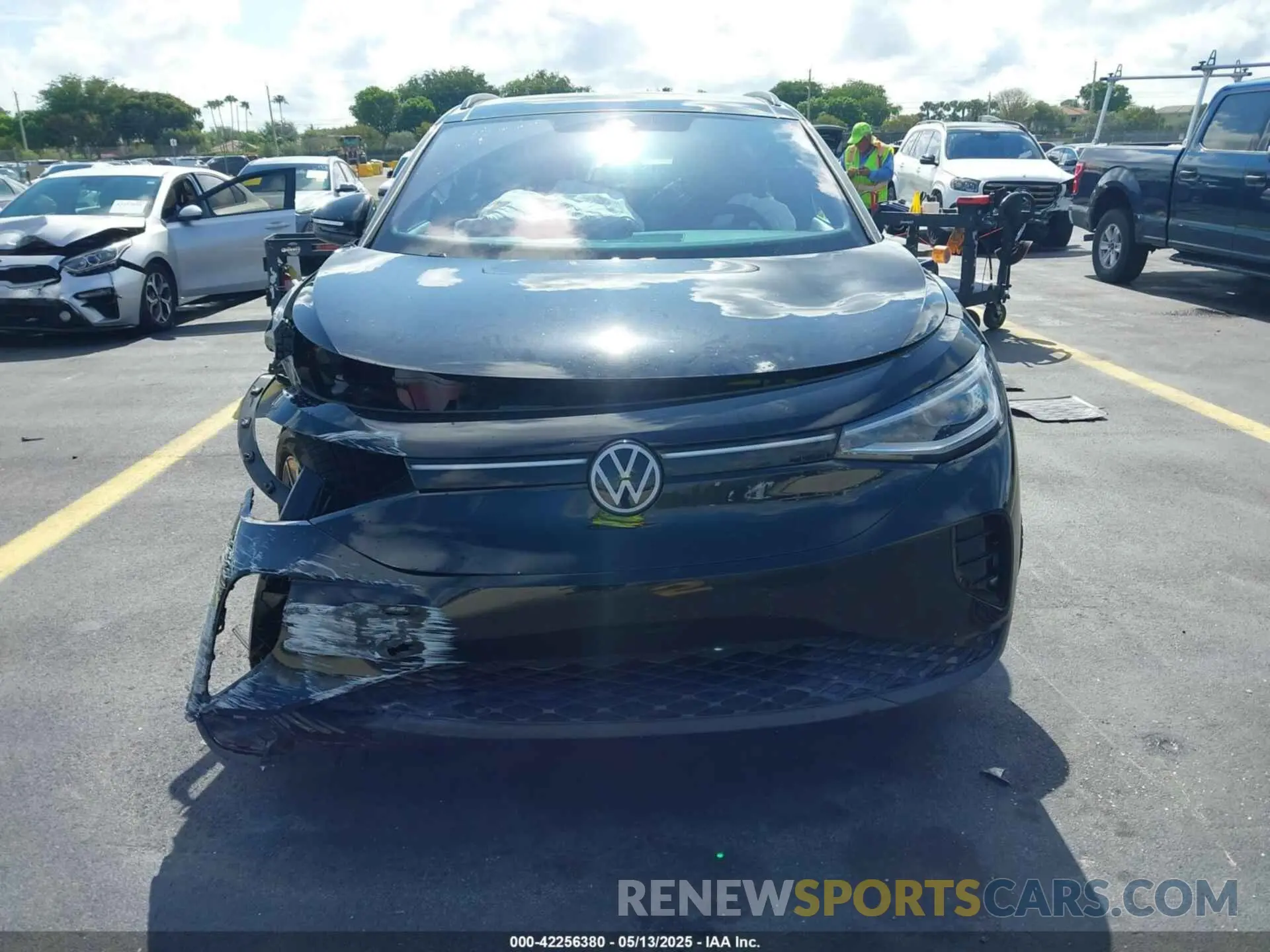 12 Photograph of a damaged car 1V2WNPE81PC051291 VOLKSWAGEN ID.4 2023
