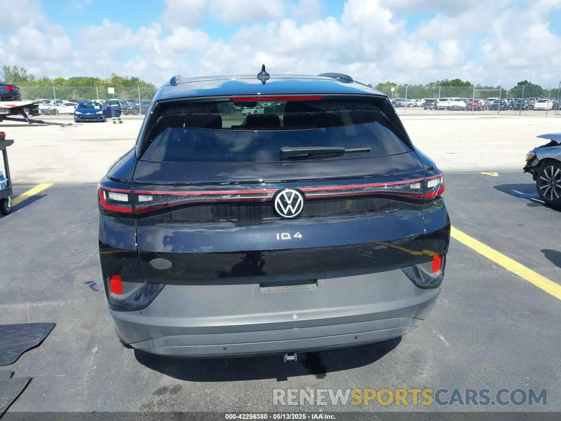 16 Photograph of a damaged car 1V2WNPE81PC051291 VOLKSWAGEN ID.4 2023