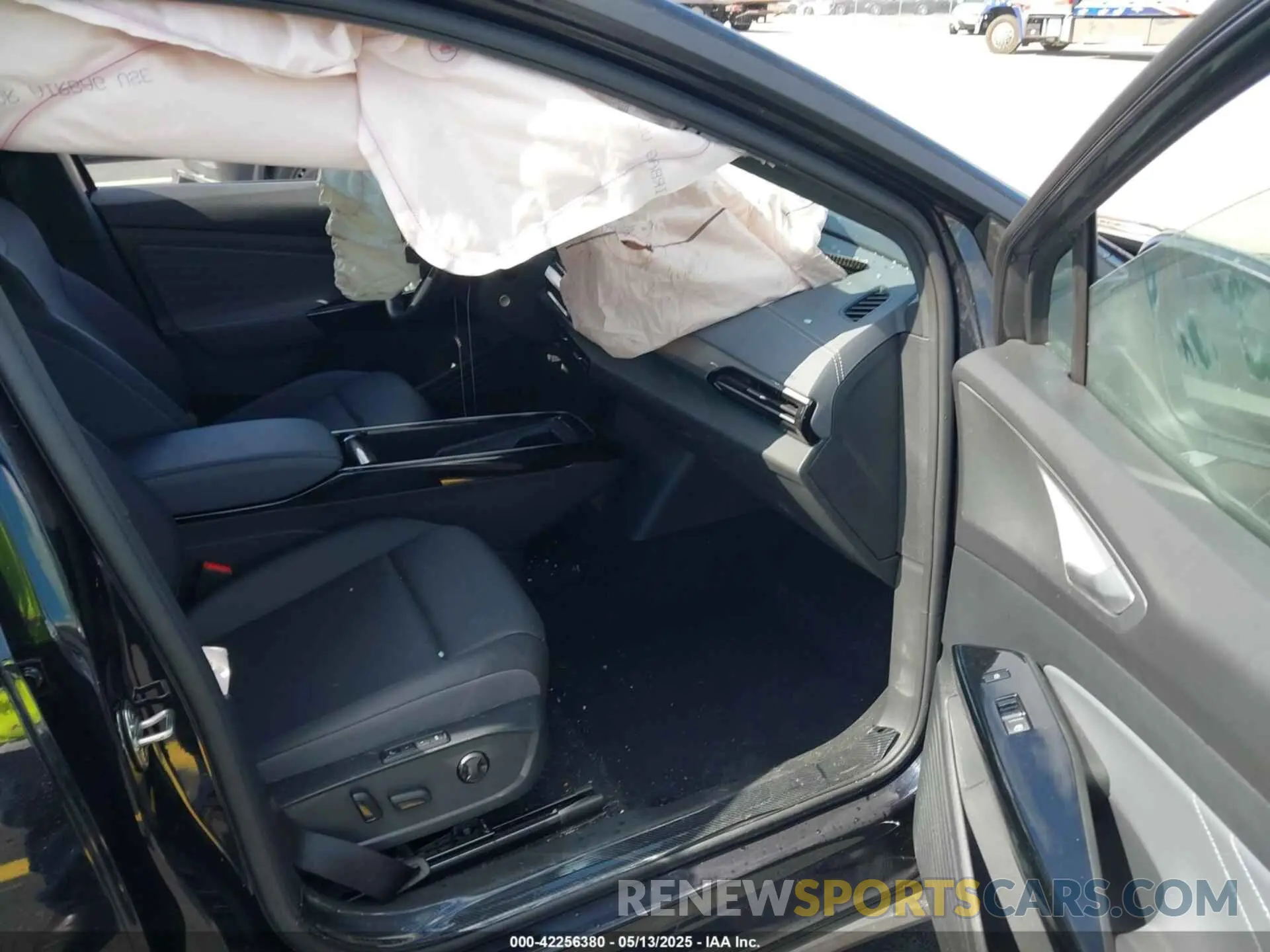 5 Photograph of a damaged car 1V2WNPE81PC051291 VOLKSWAGEN ID.4 2023