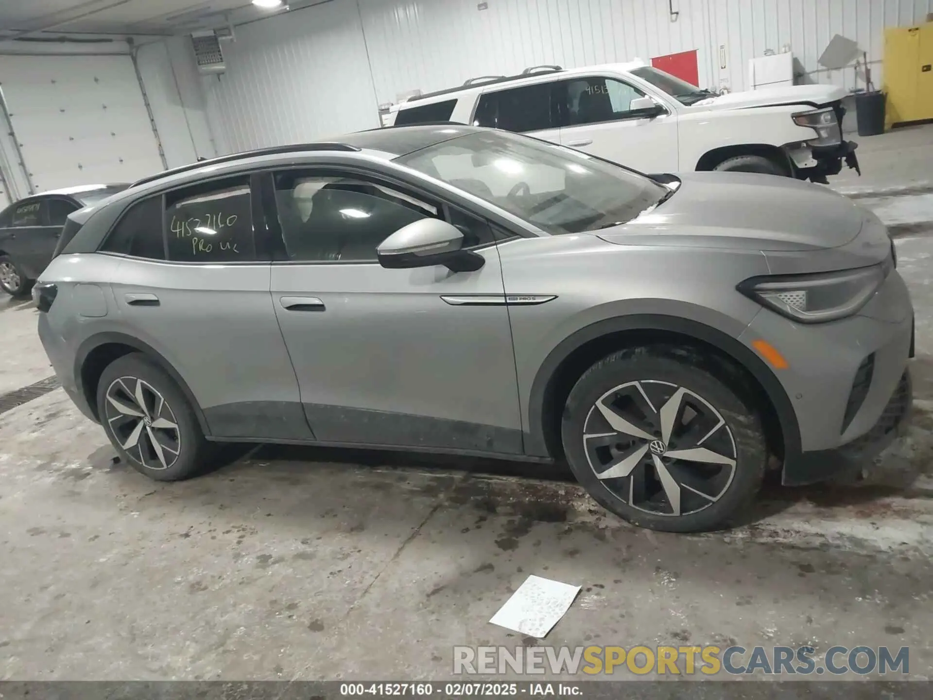13 Photograph of a damaged car 1V2WNPE83PC037537 VOLKSWAGEN ID.4 2023
