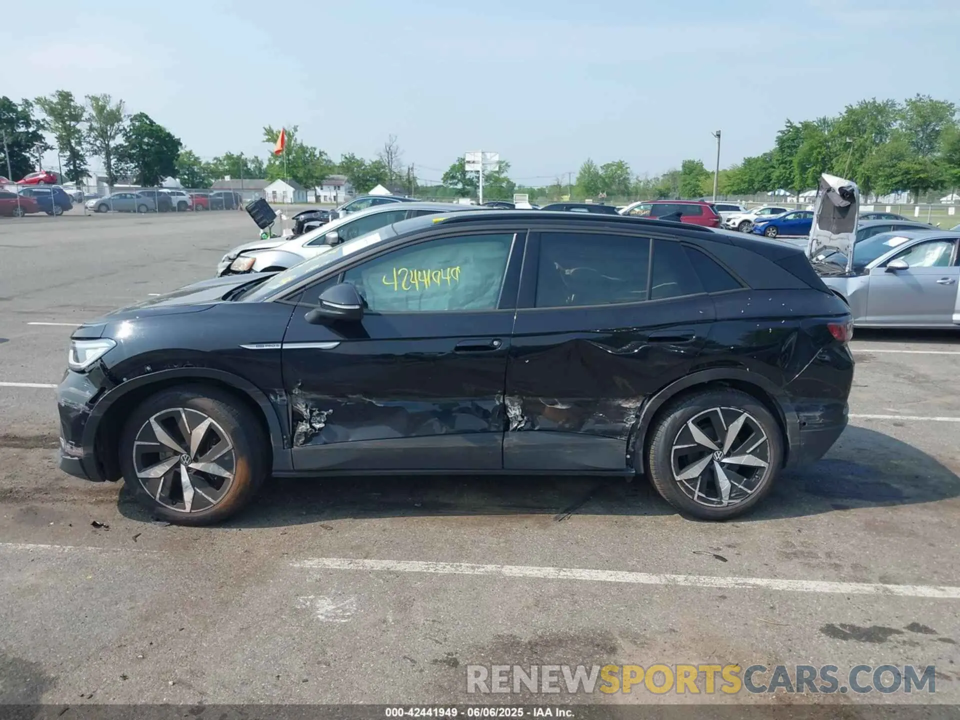 14 Photograph of a damaged car 1V2WNPE83PC049459 VOLKSWAGEN ID.4 2023