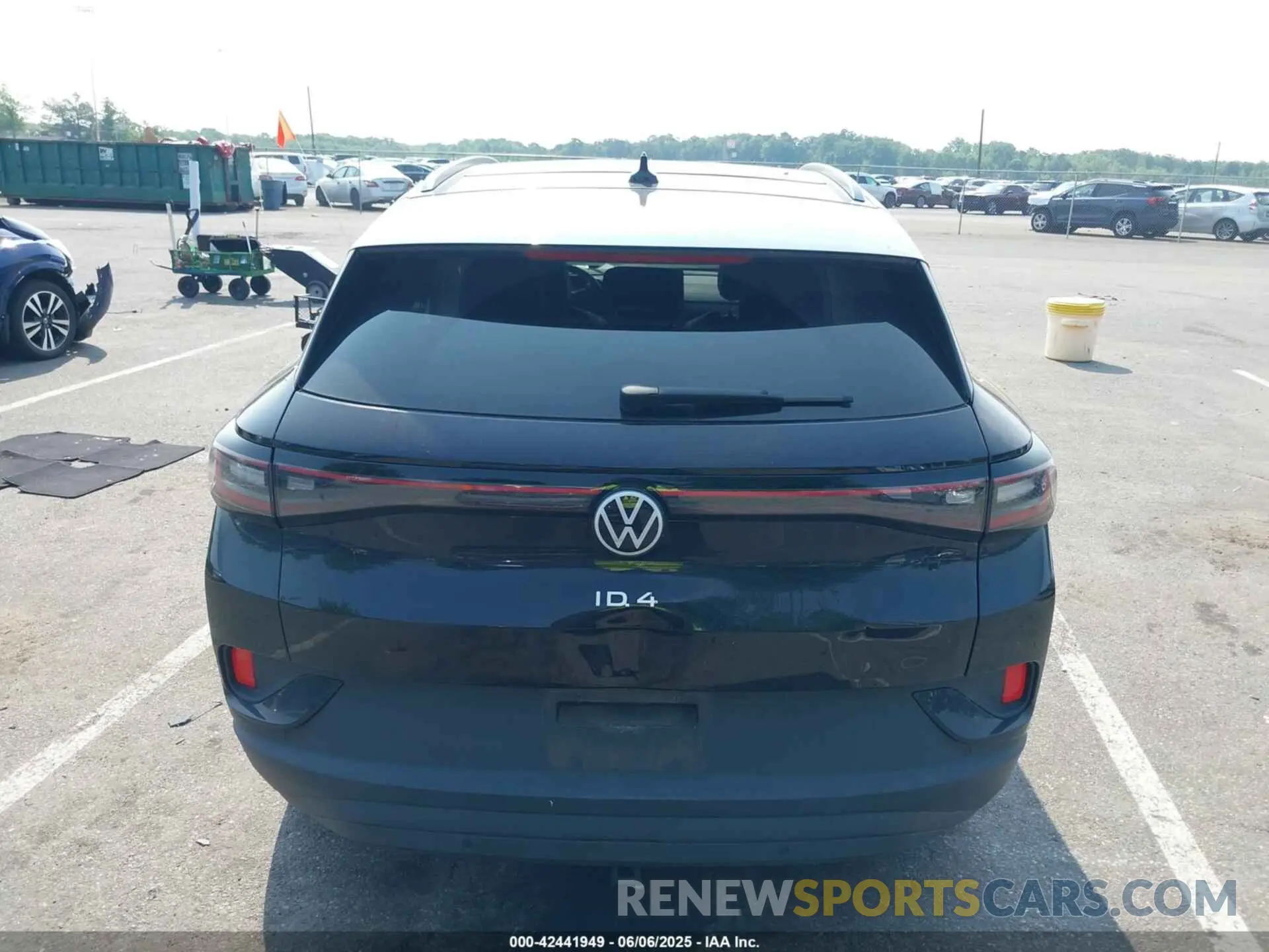 16 Photograph of a damaged car 1V2WNPE83PC049459 VOLKSWAGEN ID.4 2023