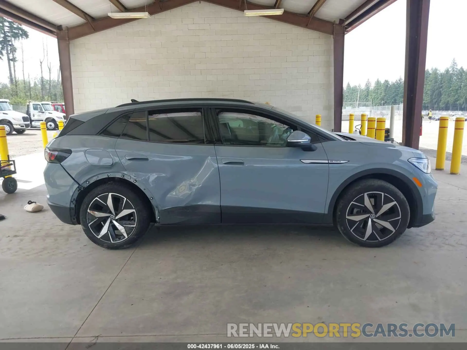 13 Photograph of a damaged car 1V2WNPE86PC025611 VOLKSWAGEN ID.4 2023