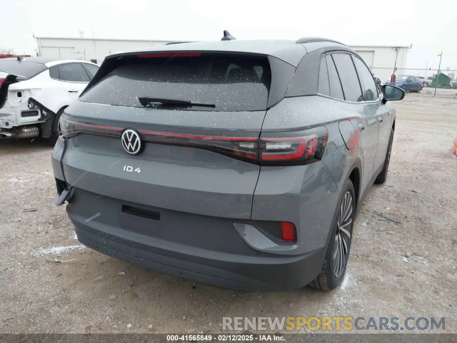 4 Photograph of a damaged car 1V25MPE82RC007219 VOLKSWAGEN ID.4 2024