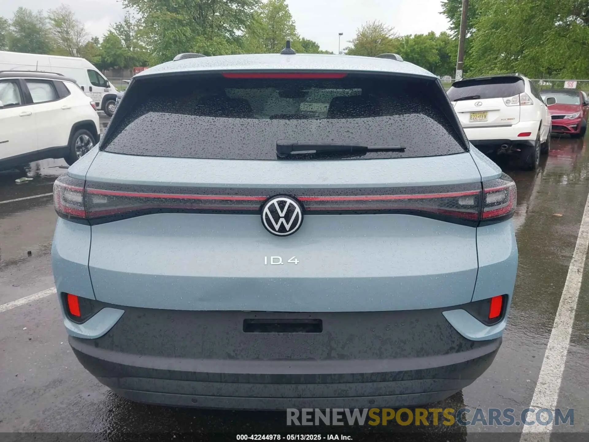 16 Photograph of a damaged car 1V25MPE82RC013084 VOLKSWAGEN ID.4 2024