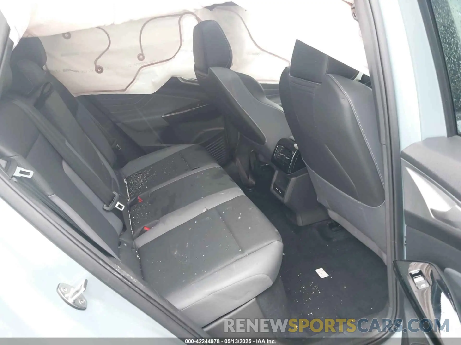 8 Photograph of a damaged car 1V25MPE82RC013084 VOLKSWAGEN ID.4 2024