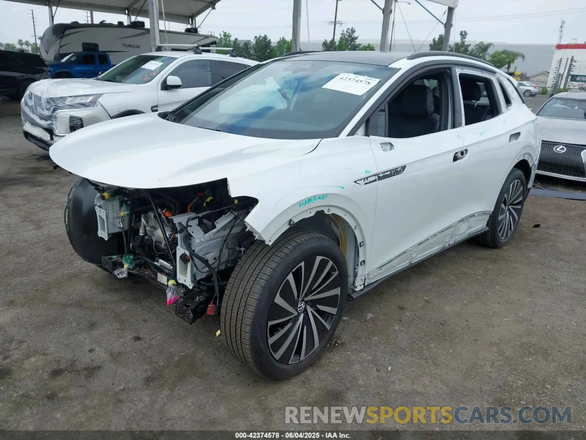 2 Photograph of a damaged car 1V25MPE85RC017145 VOLKSWAGEN ID.4 2024