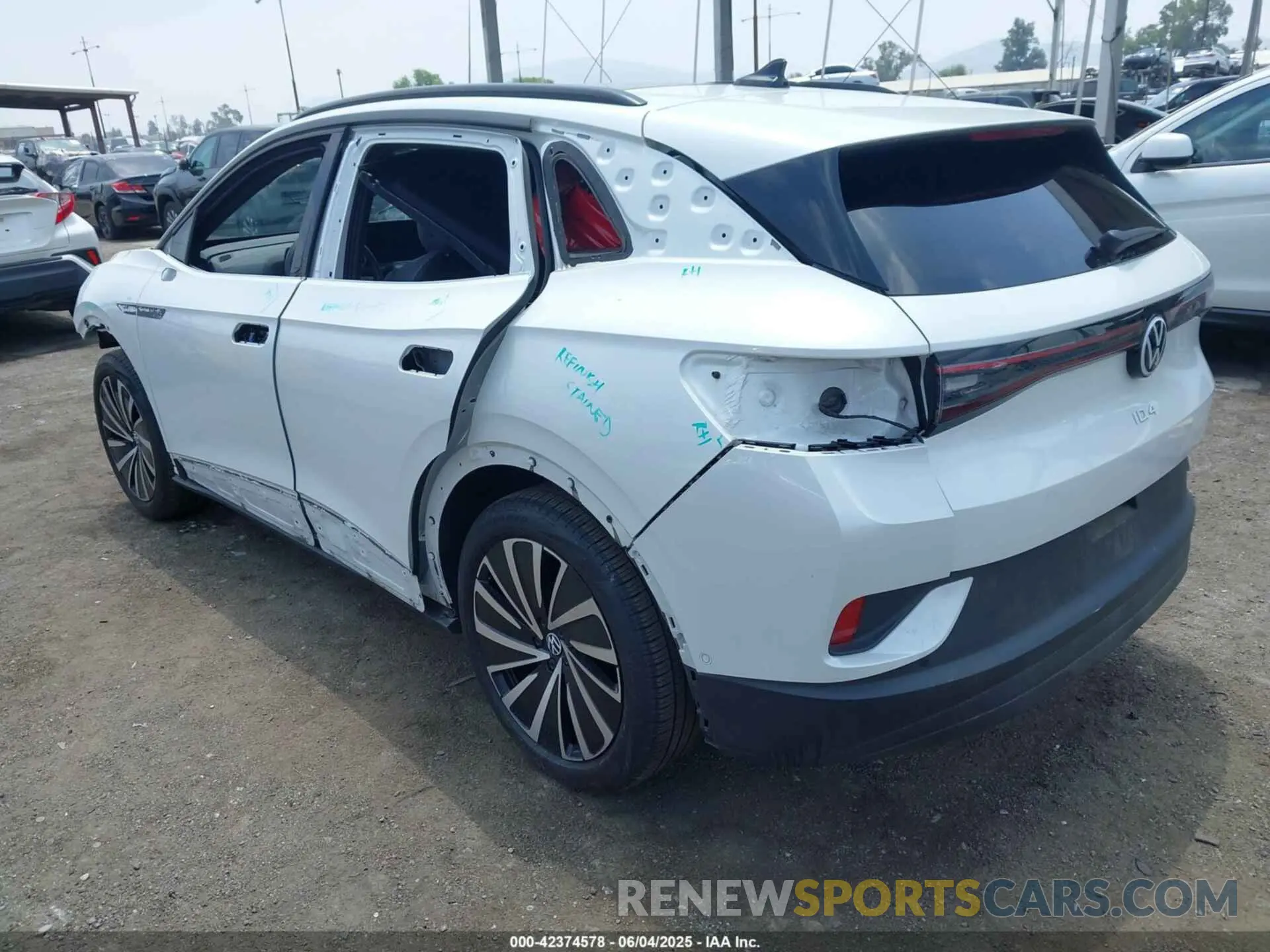 3 Photograph of a damaged car 1V25MPE85RC017145 VOLKSWAGEN ID.4 2024