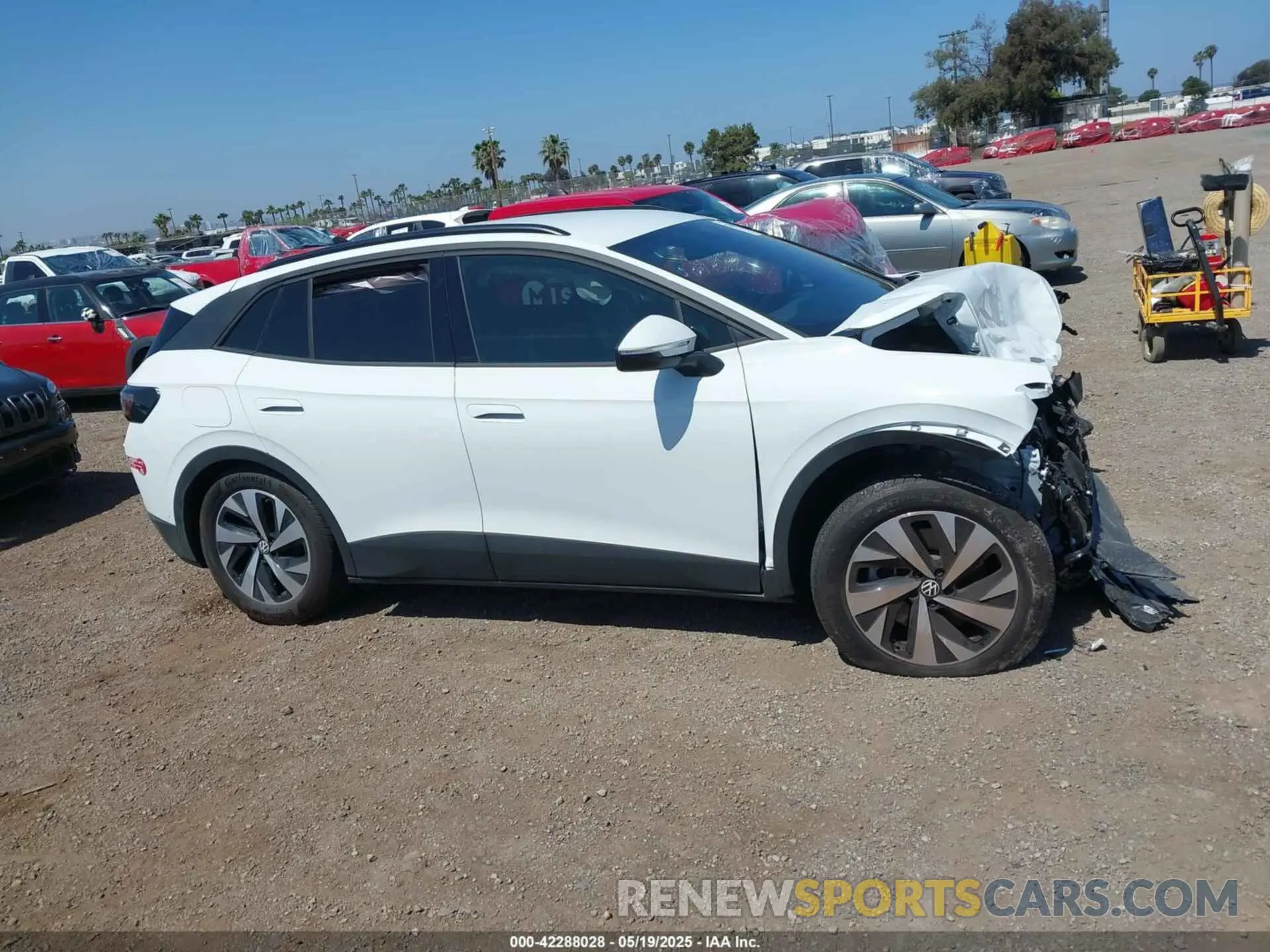 14 Photograph of a damaged car 1V2BMPE85RC009551 VOLKSWAGEN ID.4 2024