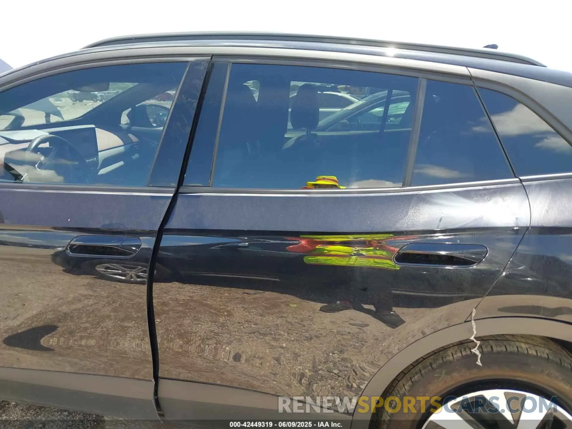 14 Photograph of a damaged car 1V2BMPE88RC003968 VOLKSWAGEN ID.4 2024