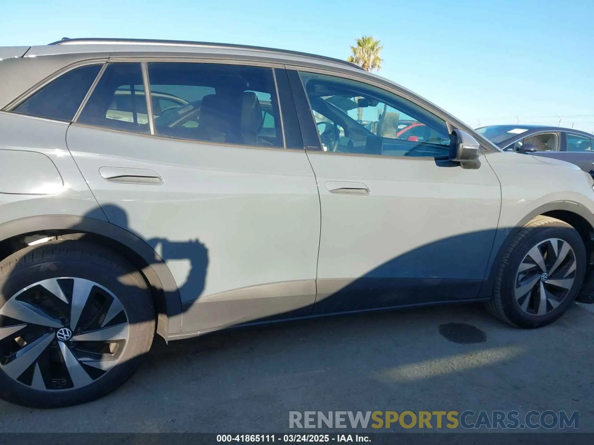 14 Photograph of a damaged car 1V2BMPE89RC007706 VOLKSWAGEN ID.4 2024