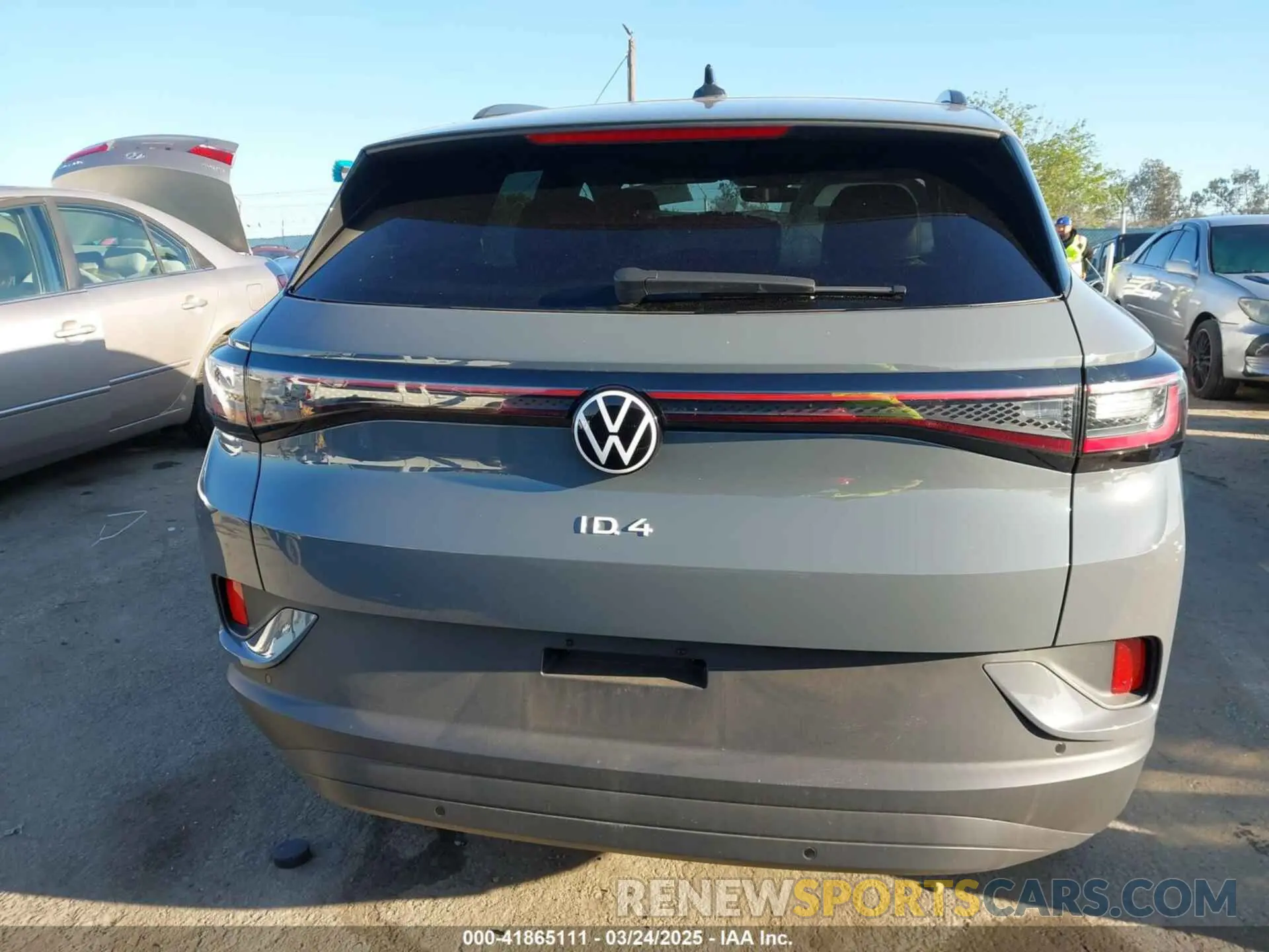 17 Photograph of a damaged car 1V2BMPE89RC007706 VOLKSWAGEN ID.4 2024