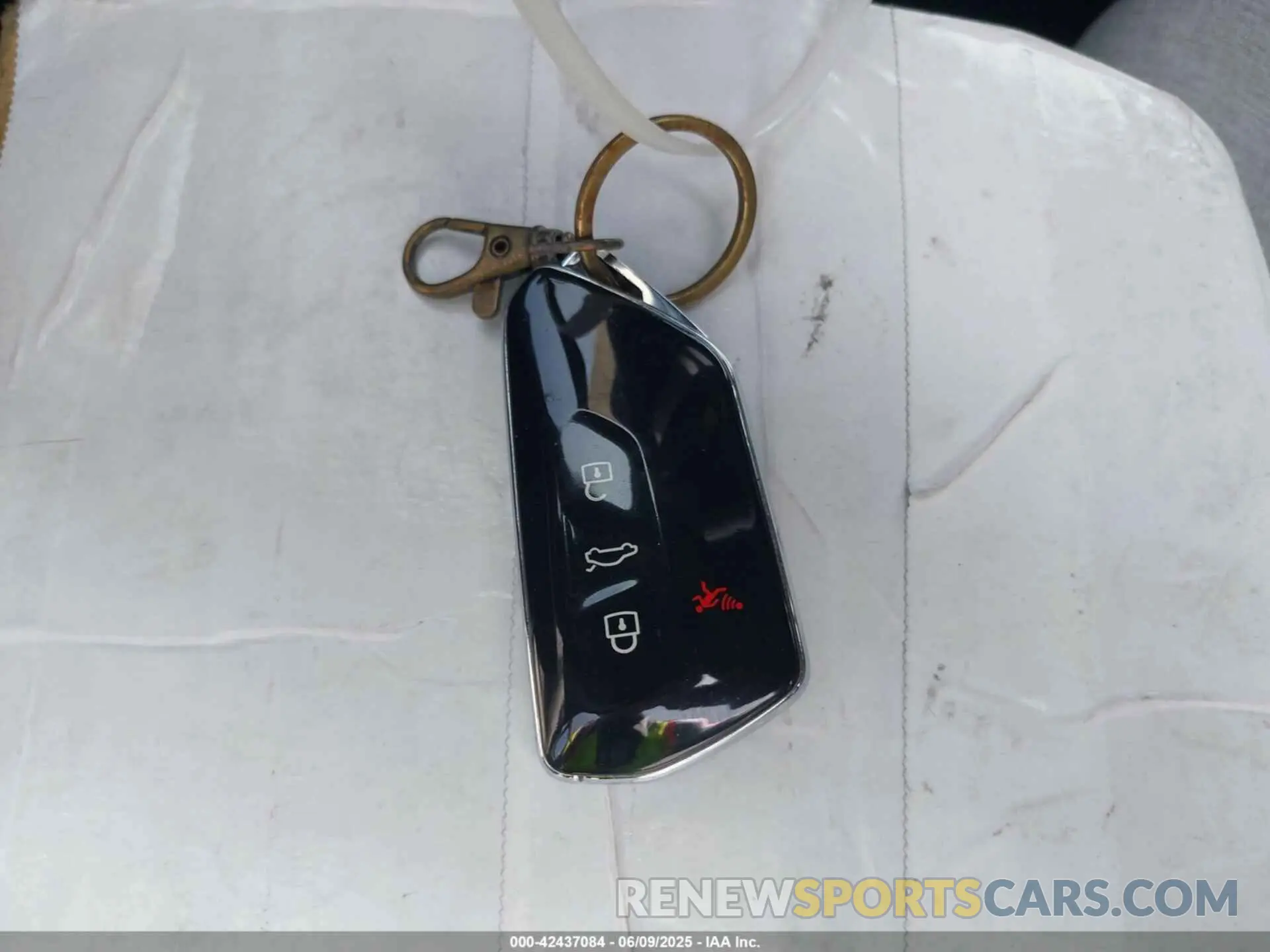 11 Photograph of a damaged car 1V2BMPE8XRC006824 VOLKSWAGEN ID.4 2024