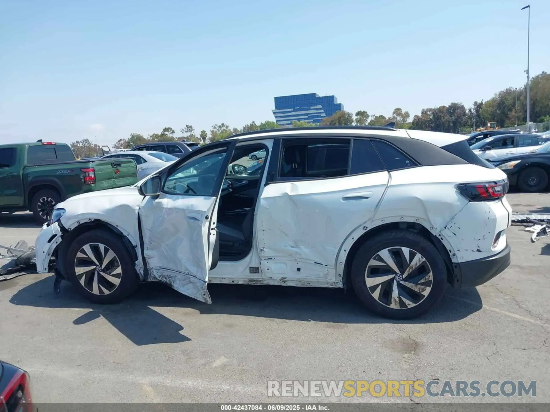 15 Photograph of a damaged car 1V2BMPE8XRC006824 VOLKSWAGEN ID.4 2024