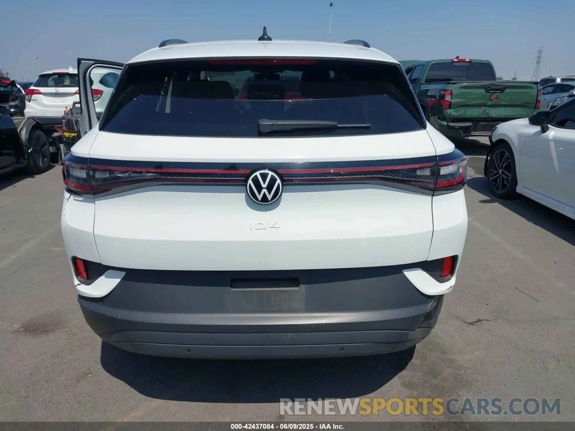 17 Photograph of a damaged car 1V2BMPE8XRC006824 VOLKSWAGEN ID.4 2024