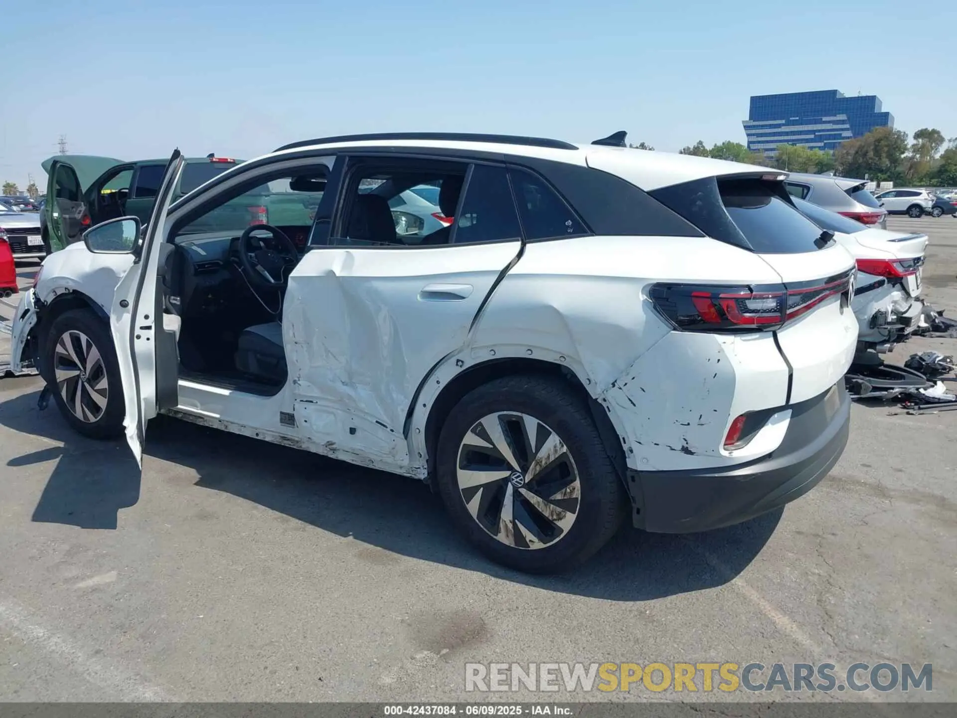 3 Photograph of a damaged car 1V2BMPE8XRC006824 VOLKSWAGEN ID.4 2024