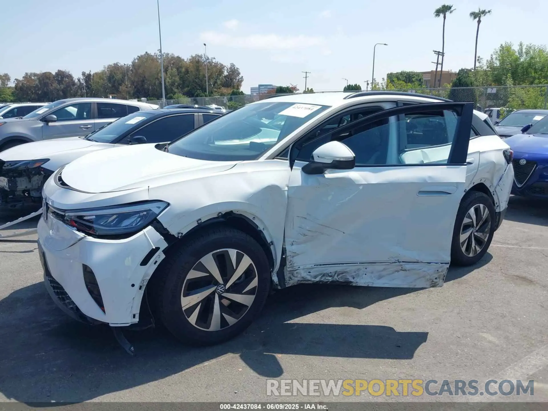 6 Photograph of a damaged car 1V2BMPE8XRC006824 VOLKSWAGEN ID.4 2024