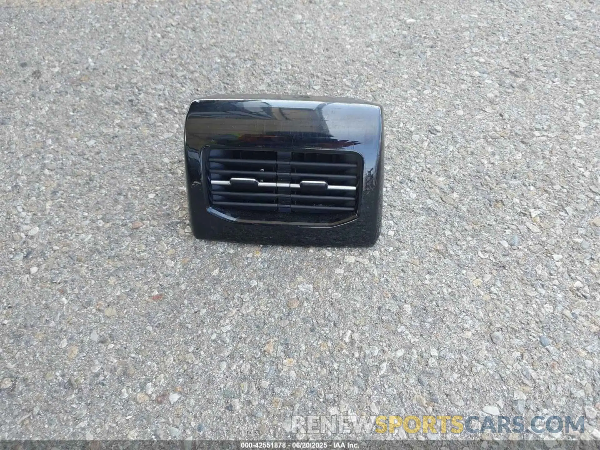 12 Photograph of a damaged car 1V2WSPE80RC003129 VOLKSWAGEN ID.4 2024