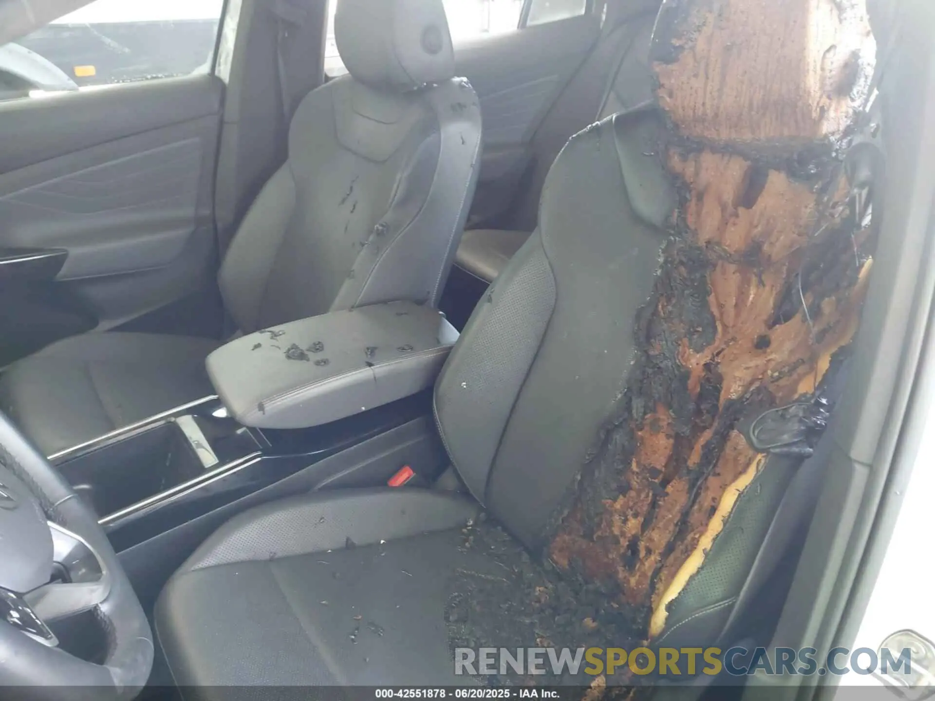 6 Photograph of a damaged car 1V2WSPE80RC003129 VOLKSWAGEN ID.4 2024