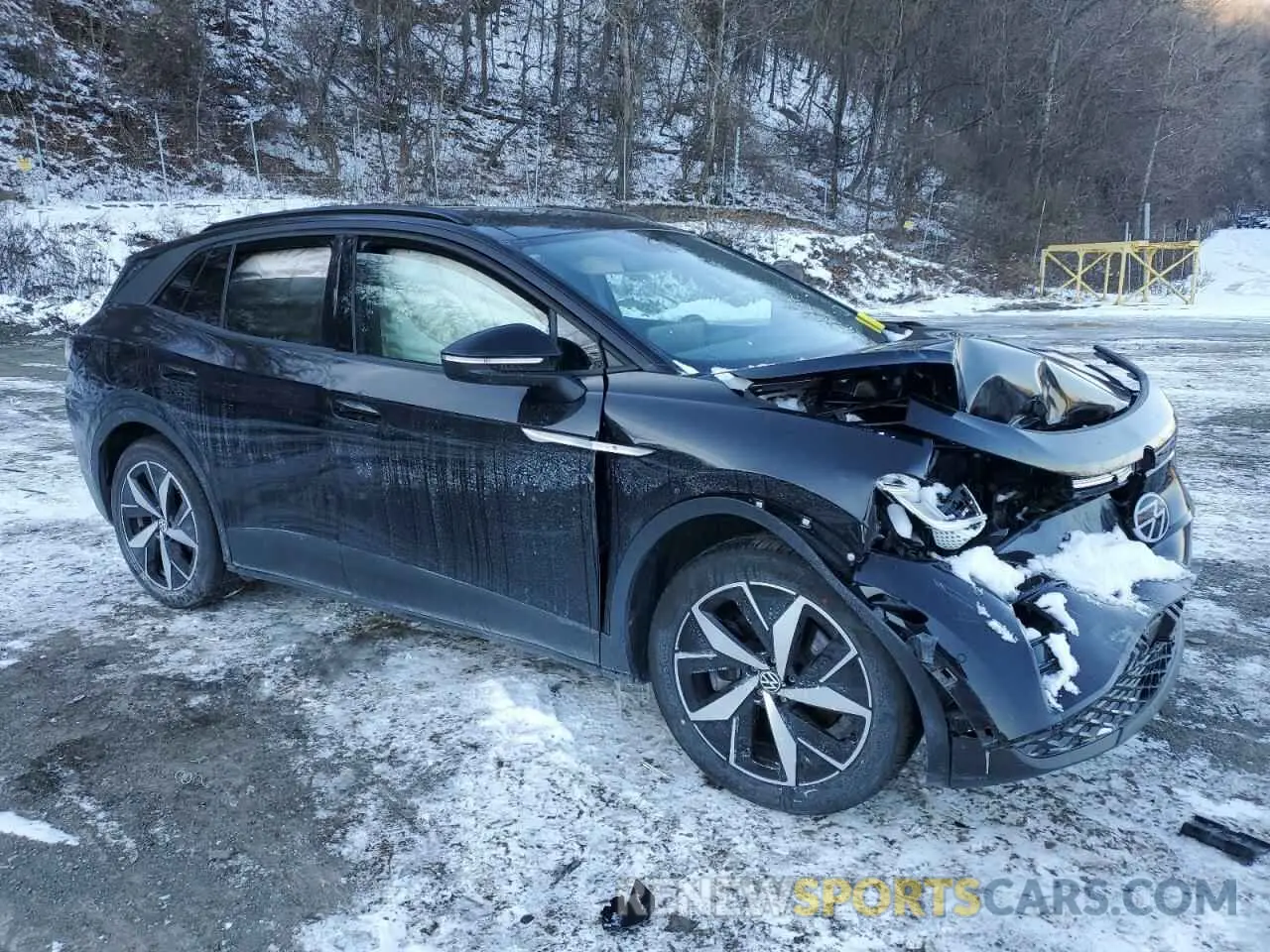 4 Photograph of a damaged car 1V25MPE89PC014309 VOLKSWAGEN ID.4 S 2023
