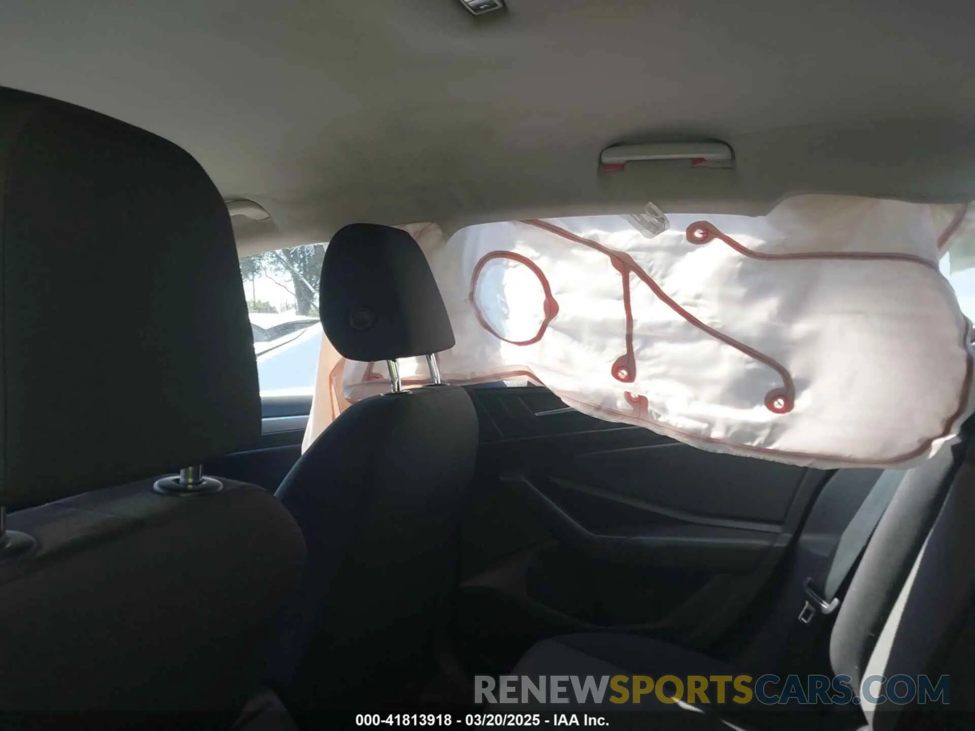 18 Photograph of a damaged car 3VWC57BU0KM065712 VOLKSWAGEN JETTA 2019