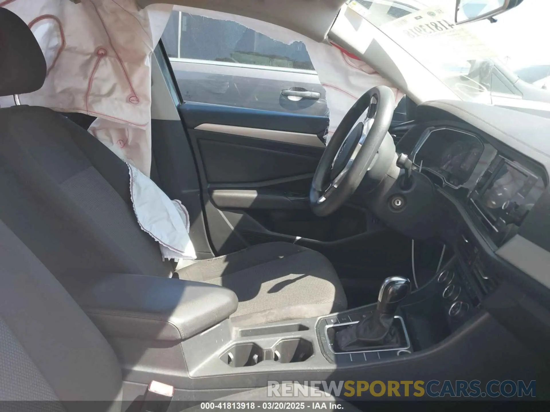 5 Photograph of a damaged car 3VWC57BU0KM065712 VOLKSWAGEN JETTA 2019