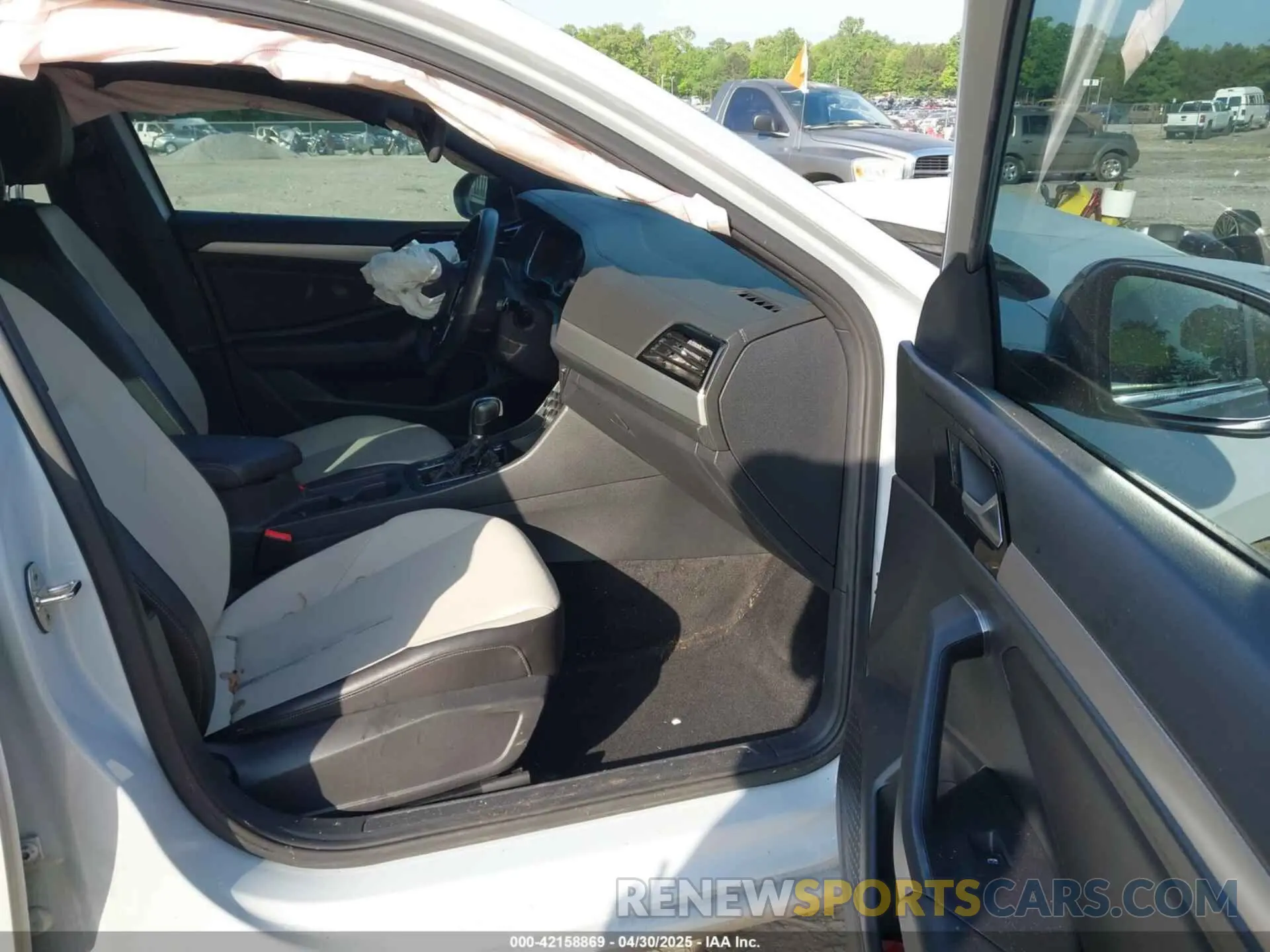 5 Photograph of a damaged car 3VWC57BU0KM111278 VOLKSWAGEN JETTA 2019