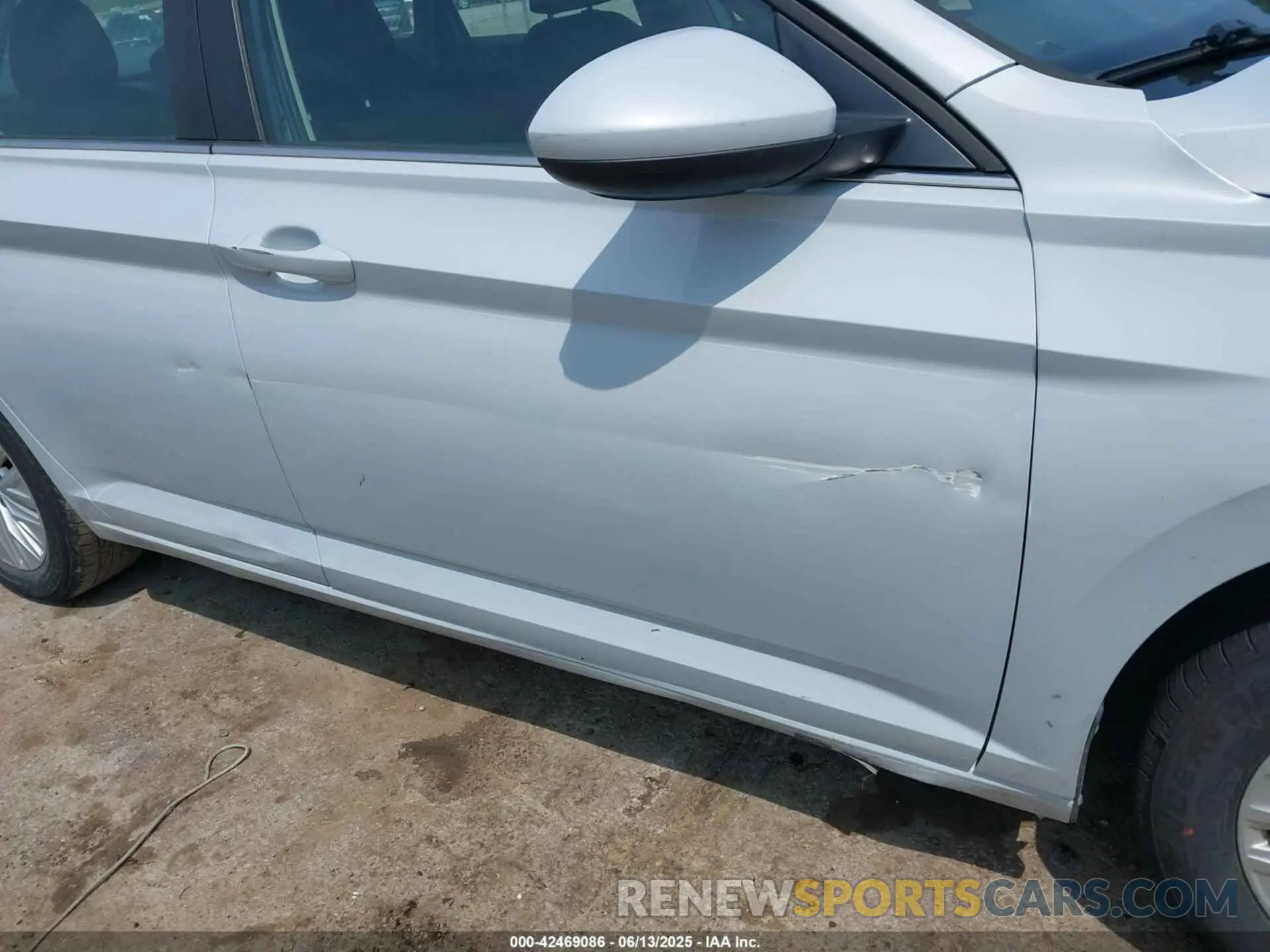 18 Photograph of a damaged car 3VWC57BU0KM139582 VOLKSWAGEN JETTA 2019