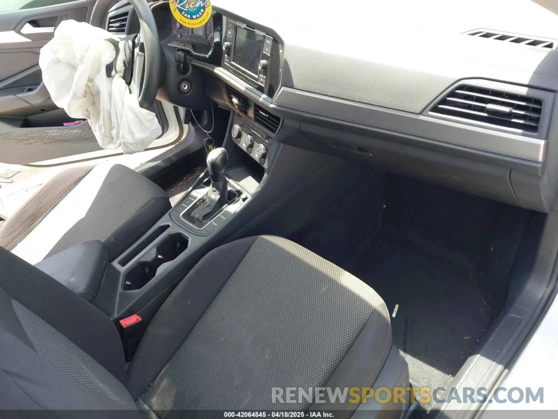 5 Photograph of a damaged car 3VWC57BU0KM153661 VOLKSWAGEN JETTA 2019