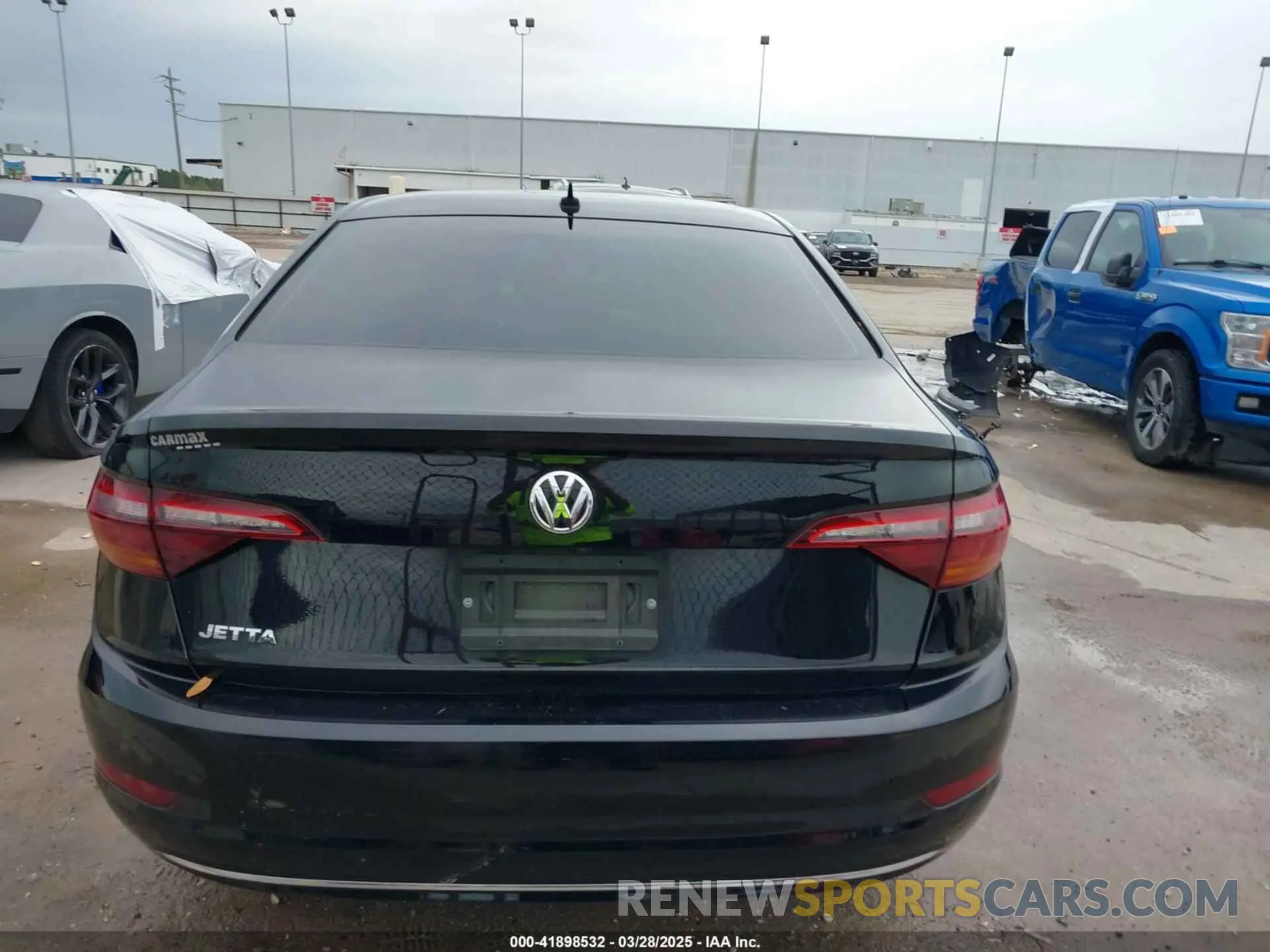 17 Photograph of a damaged car 3VWC57BU1KM033688 VOLKSWAGEN JETTA 2019