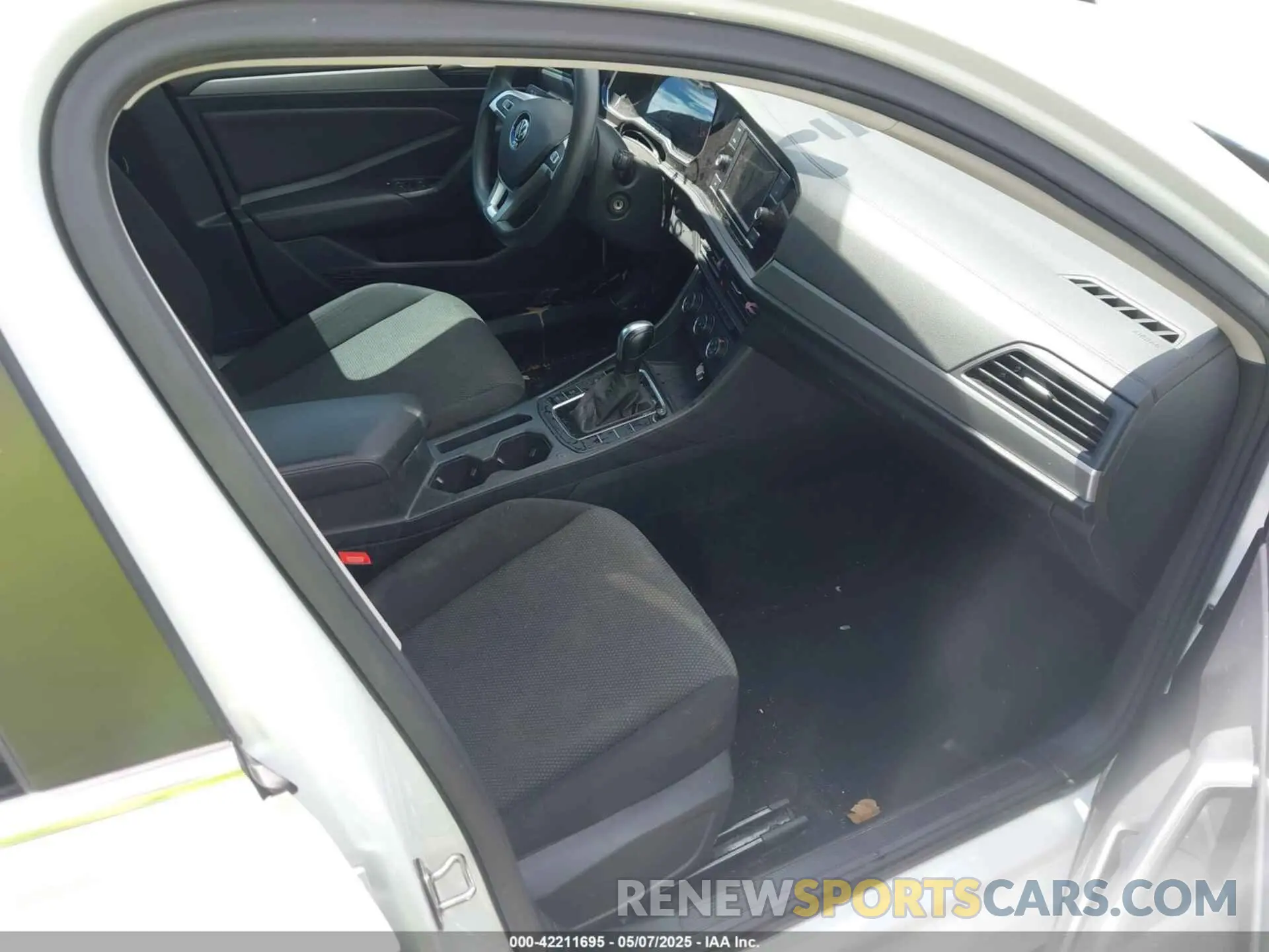 5 Photograph of a damaged car 3VWC57BU1KM080347 VOLKSWAGEN JETTA 2019