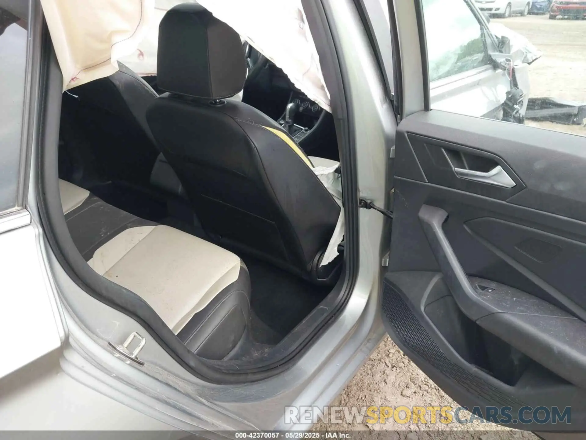 8 Photograph of a damaged car 3VWC57BU1KM208179 VOLKSWAGEN JETTA 2019