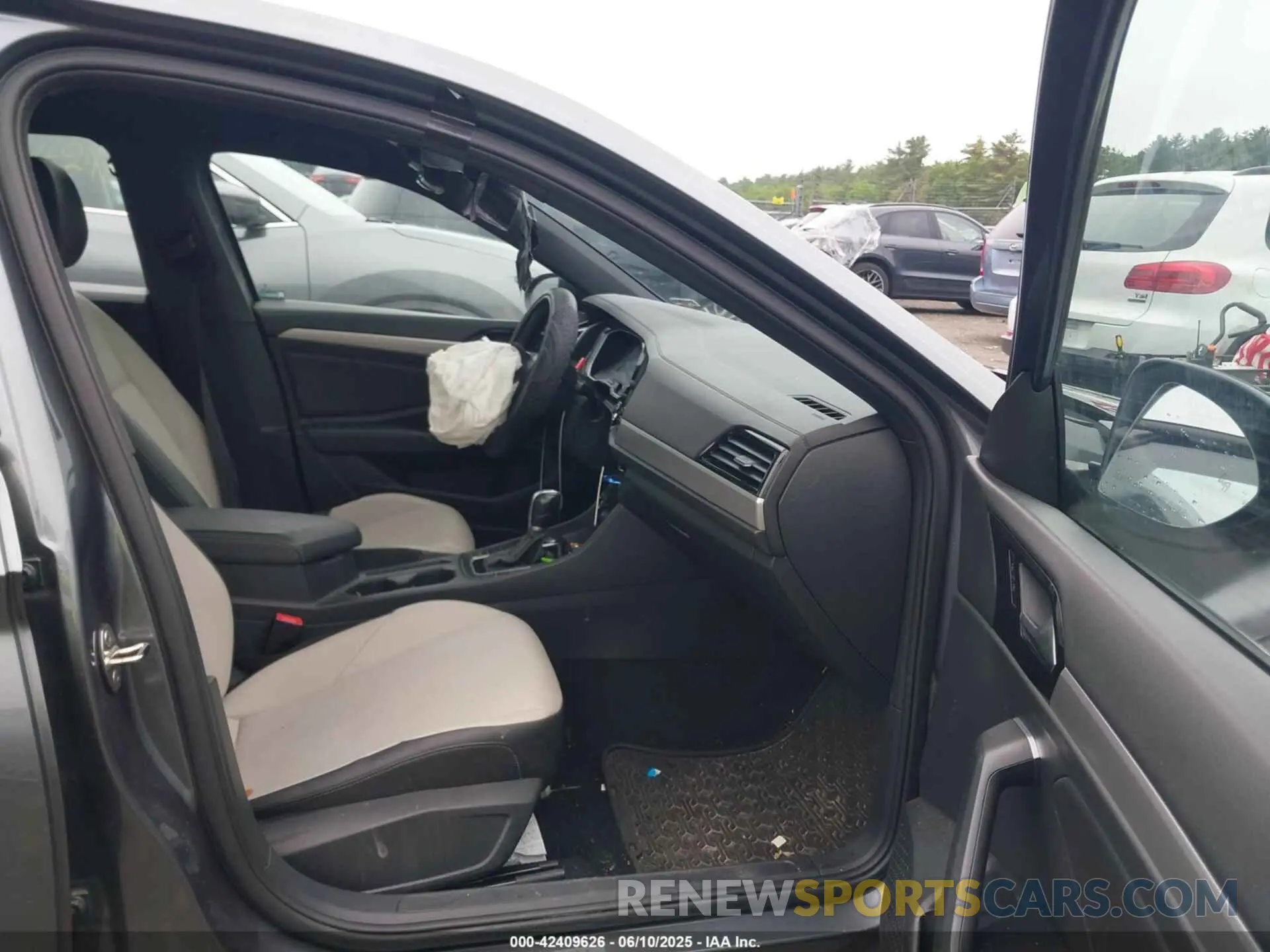 5 Photograph of a damaged car 3VWC57BU1KM240209 VOLKSWAGEN JETTA 2019