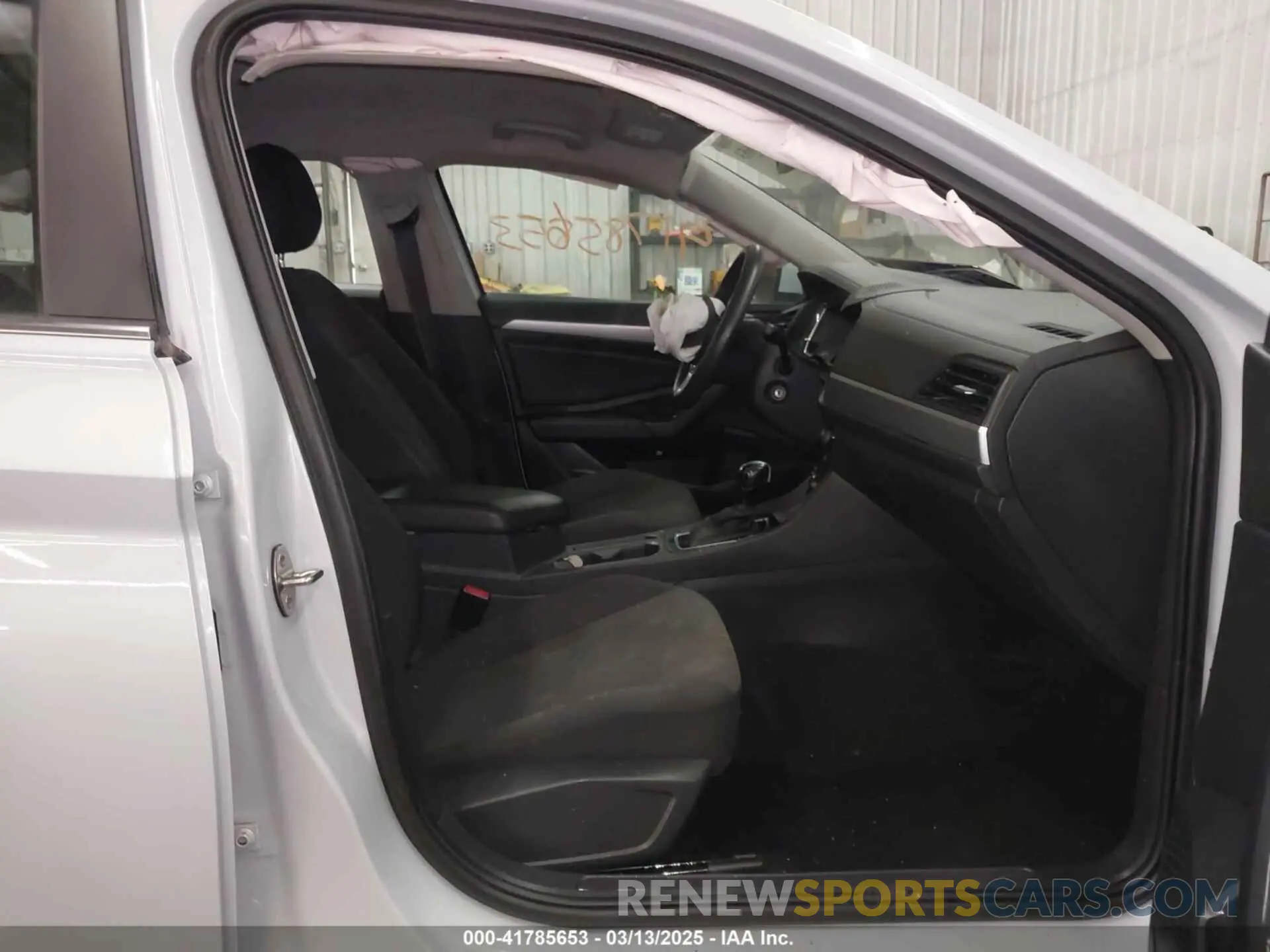 5 Photograph of a damaged car 3VWC57BU2KM145710 VOLKSWAGEN JETTA 2019