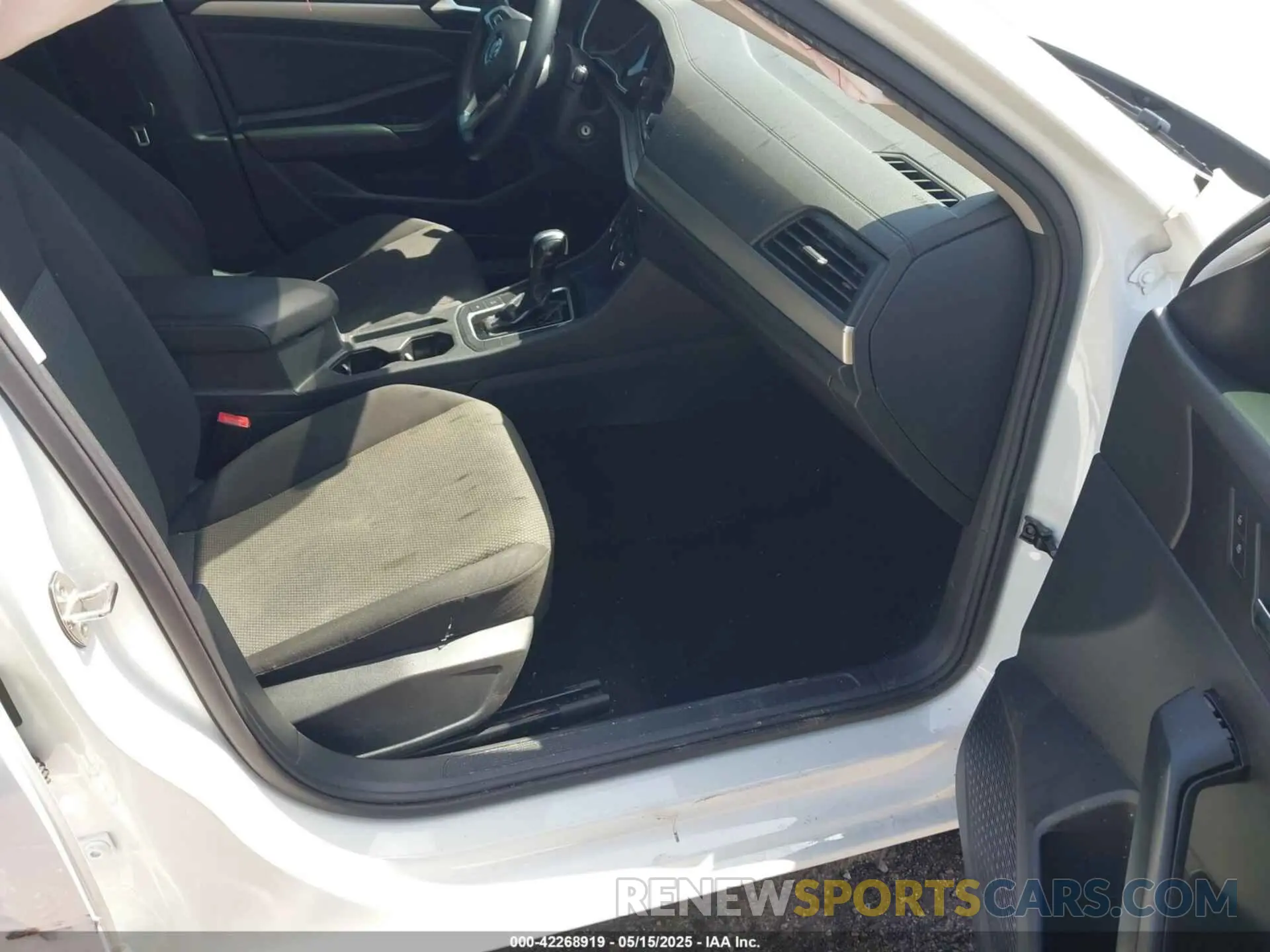 5 Photograph of a damaged car 3VWC57BU3KM273289 VOLKSWAGEN JETTA 2019