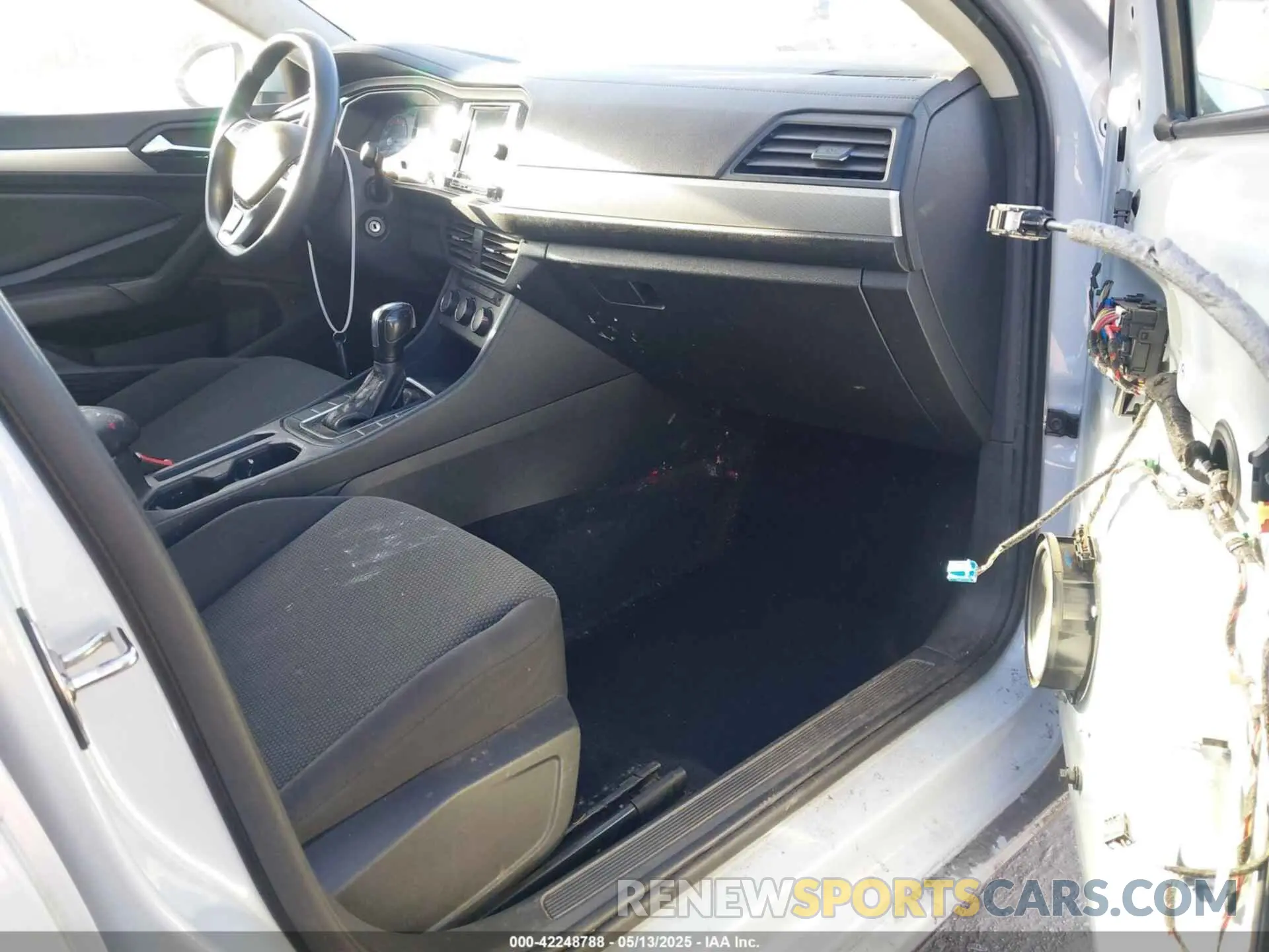 5 Photograph of a damaged car 3VWC57BU4KM129413 VOLKSWAGEN JETTA 2019