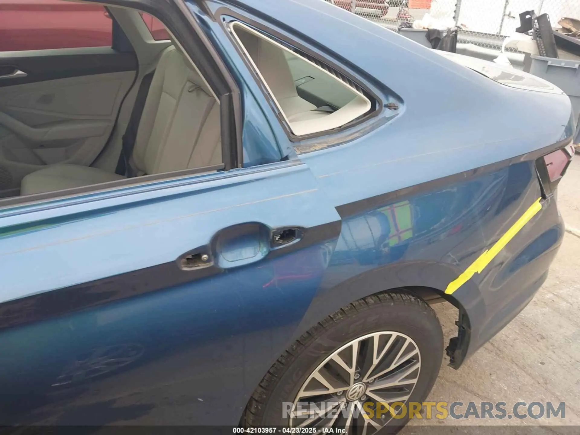17 Photograph of a damaged car 3VWC57BU4KM212243 VOLKSWAGEN JETTA 2019