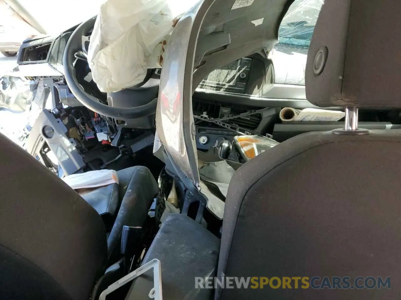 8 Photograph of a damaged car 3VWC57BU5KM061736 VOLKSWAGEN JETTA 2019