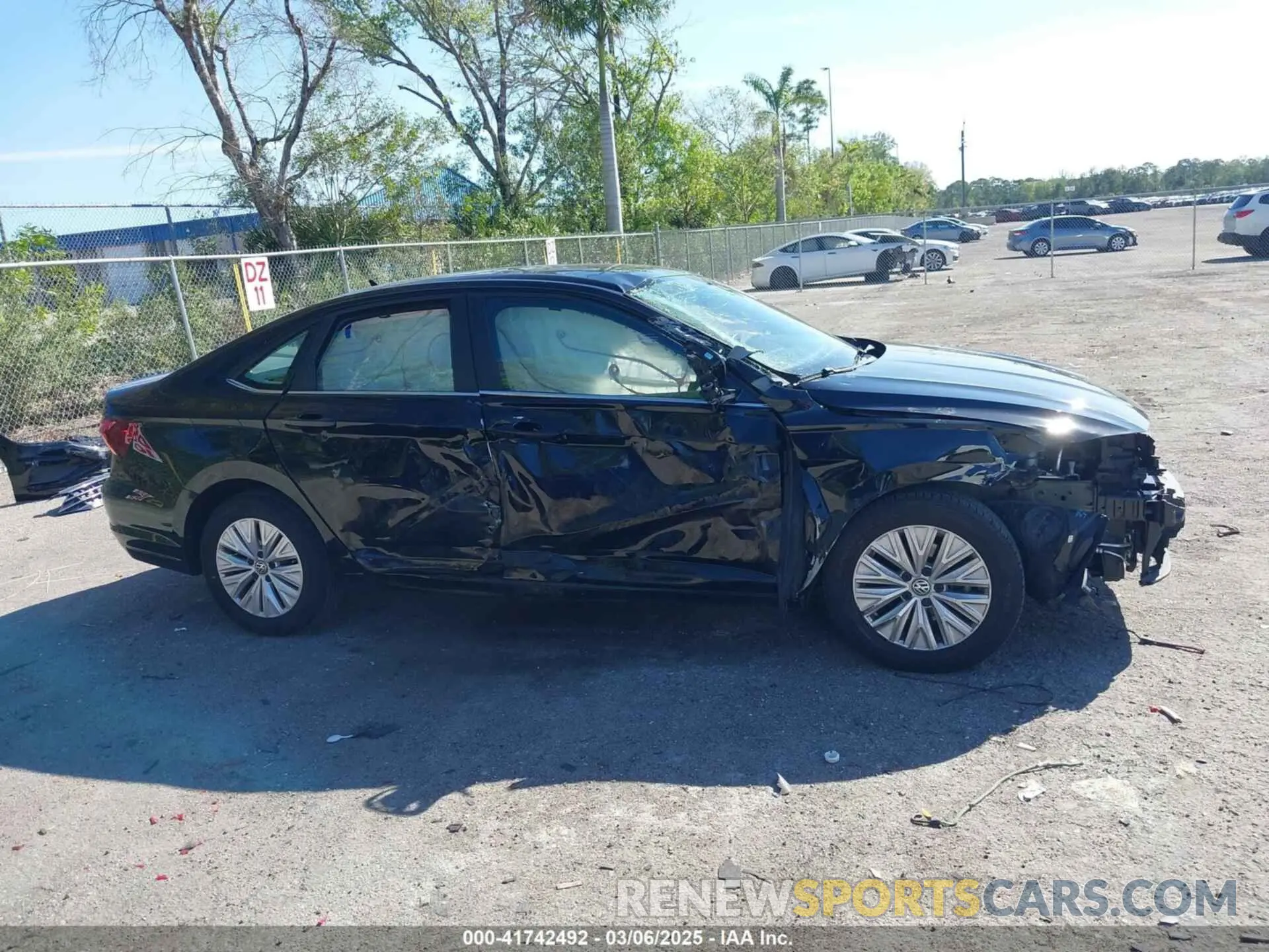 14 Photograph of a damaged car 3VWC57BU6KM165412 VOLKSWAGEN JETTA 2019