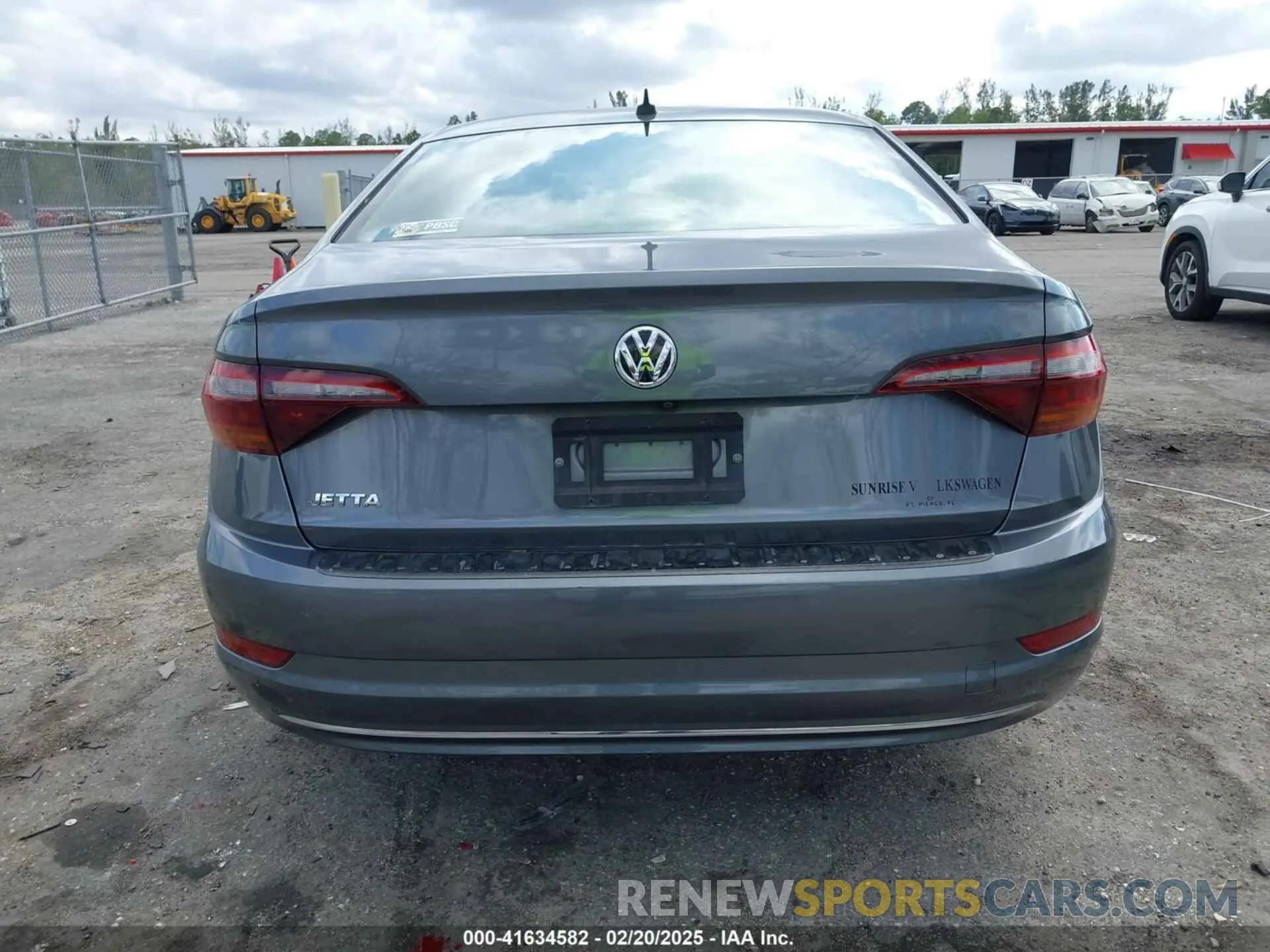 17 Photograph of a damaged car 3VWC57BU6KM179682 VOLKSWAGEN JETTA 2019