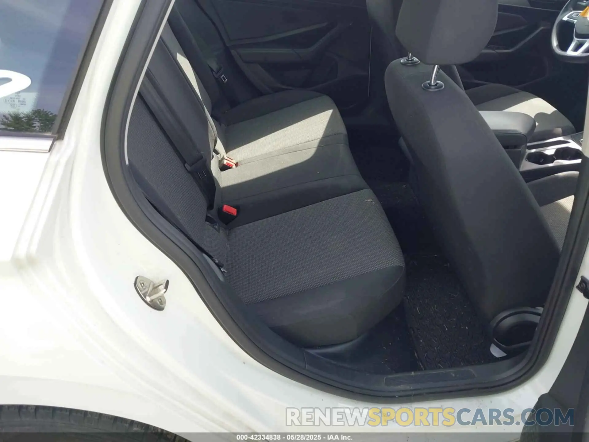 8 Photograph of a damaged car 3VWC57BU7KM243356 VOLKSWAGEN JETTA 2019