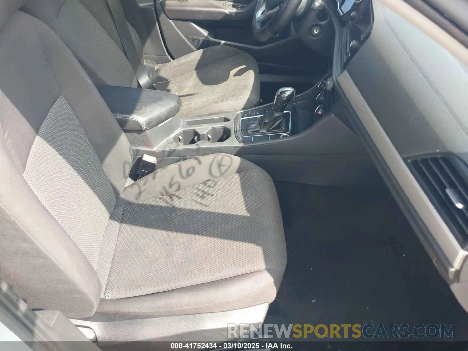 5 Photograph of a damaged car 3VWC57BU8KM032960 VOLKSWAGEN JETTA 2019