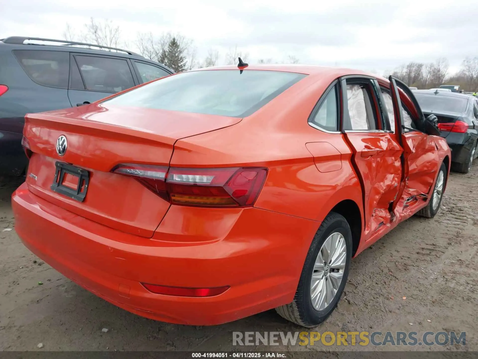 4 Photograph of a damaged car 3VWC57BU8KM082712 VOLKSWAGEN JETTA 2019