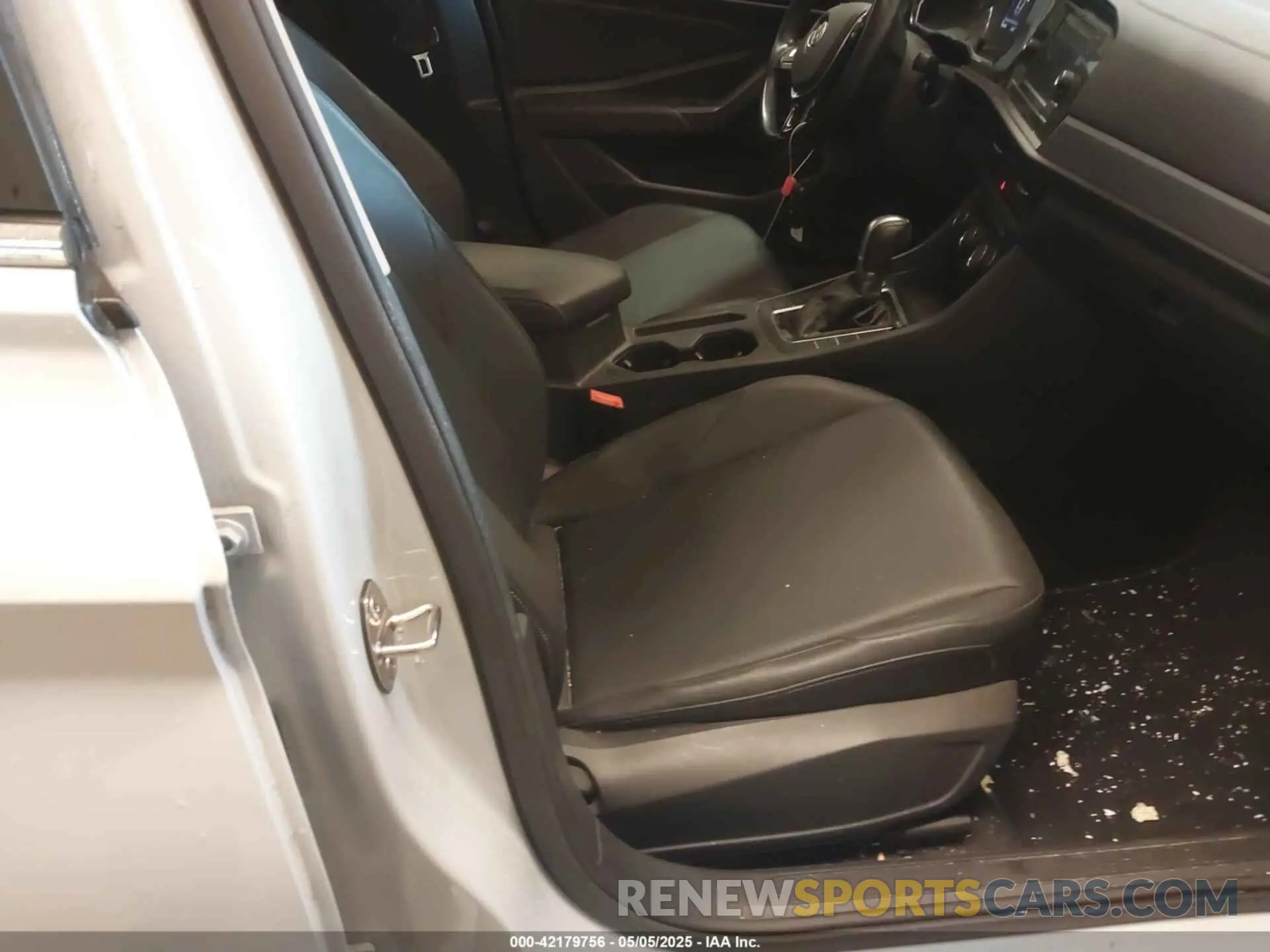 5 Photograph of a damaged car 3VWC57BU8KM094858 VOLKSWAGEN JETTA 2019