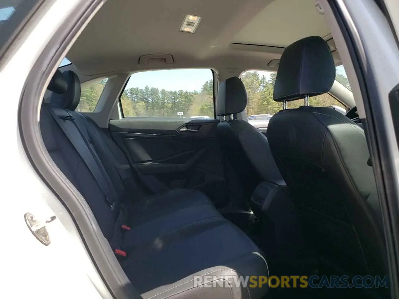 10 Photograph of a damaged car 3VWC57BU8KM119905 VOLKSWAGEN JETTA 2019